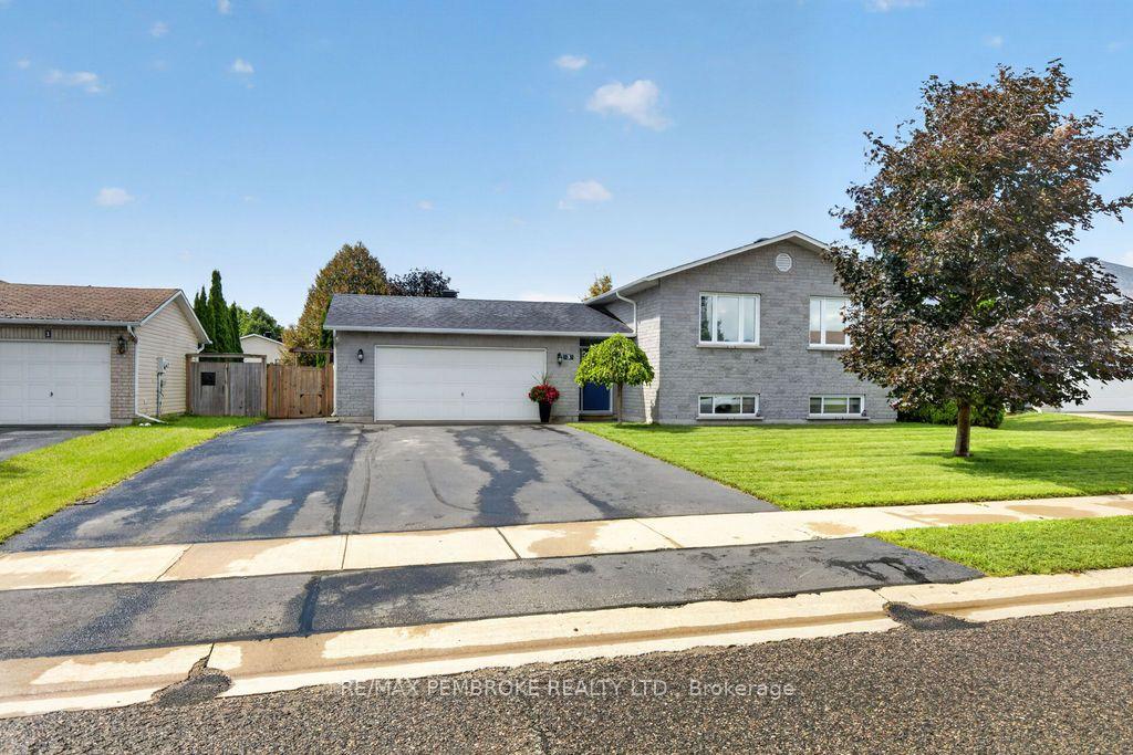 Photo 1 of 3 Winfield Street, Petawawa, Petawawa — HOMEH