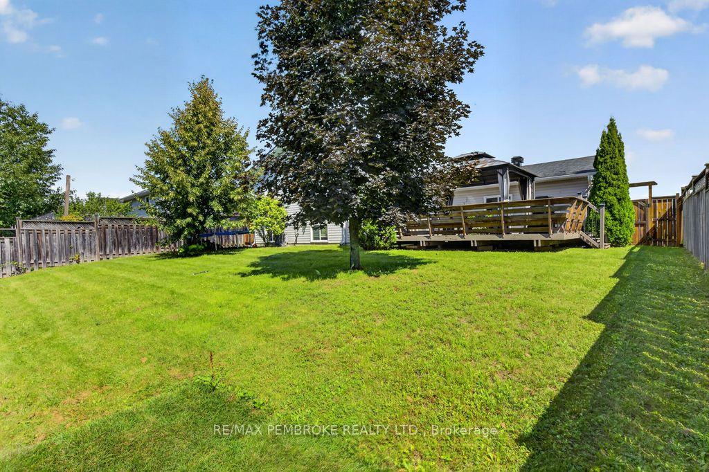 Photo 7 of 3 Winfield Street, Petawawa, Petawawa — HOMEH