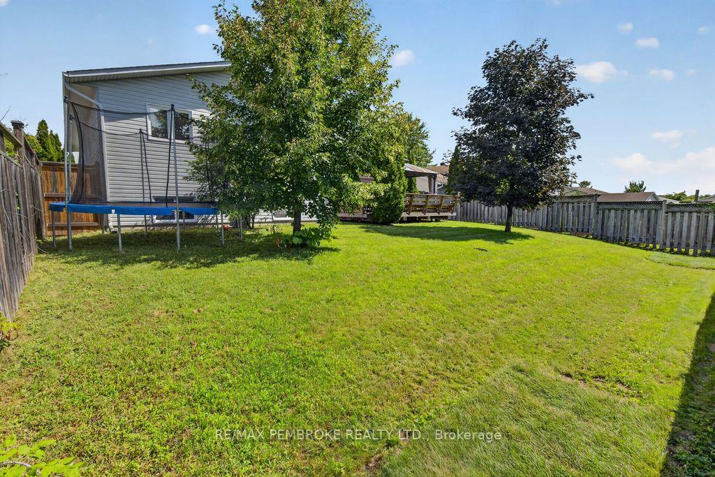 Photo 8 of 3 Winfield Street, Petawawa, Petawawa — HOMEH