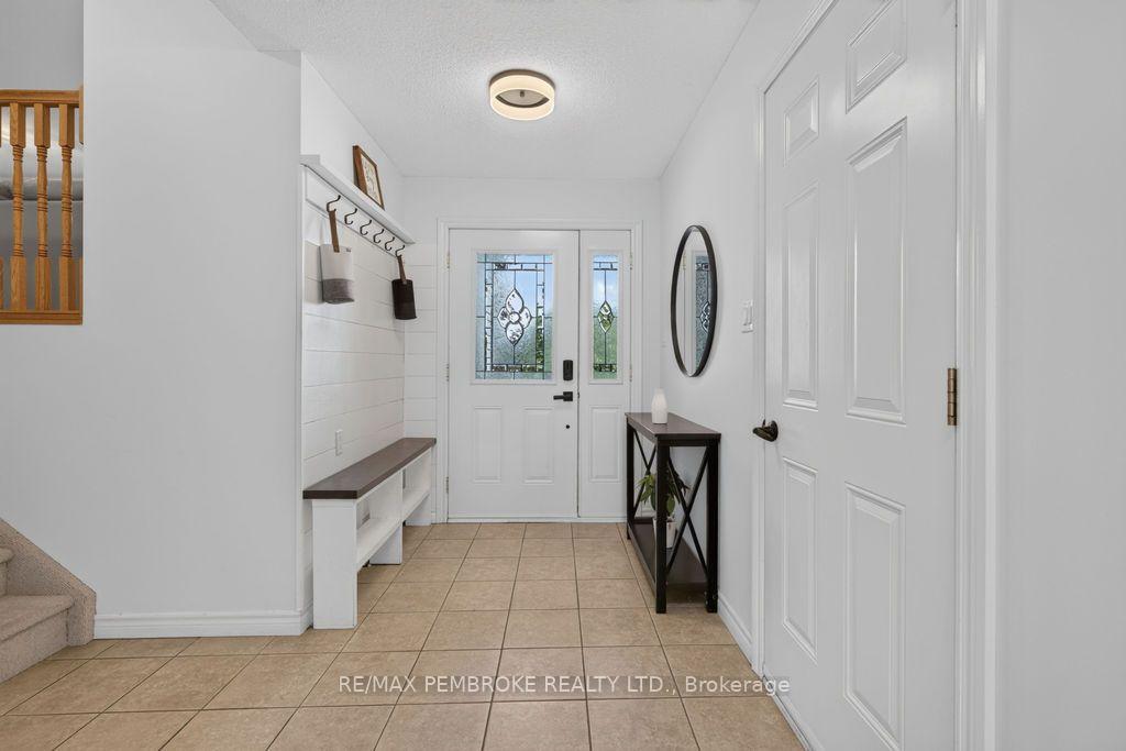 Photo 10 of 3 Winfield Street, Petawawa, Petawawa — HOMEH