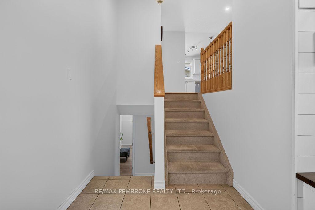 Photo 12 of 3 Winfield Street, Petawawa, Petawawa — HOMEH