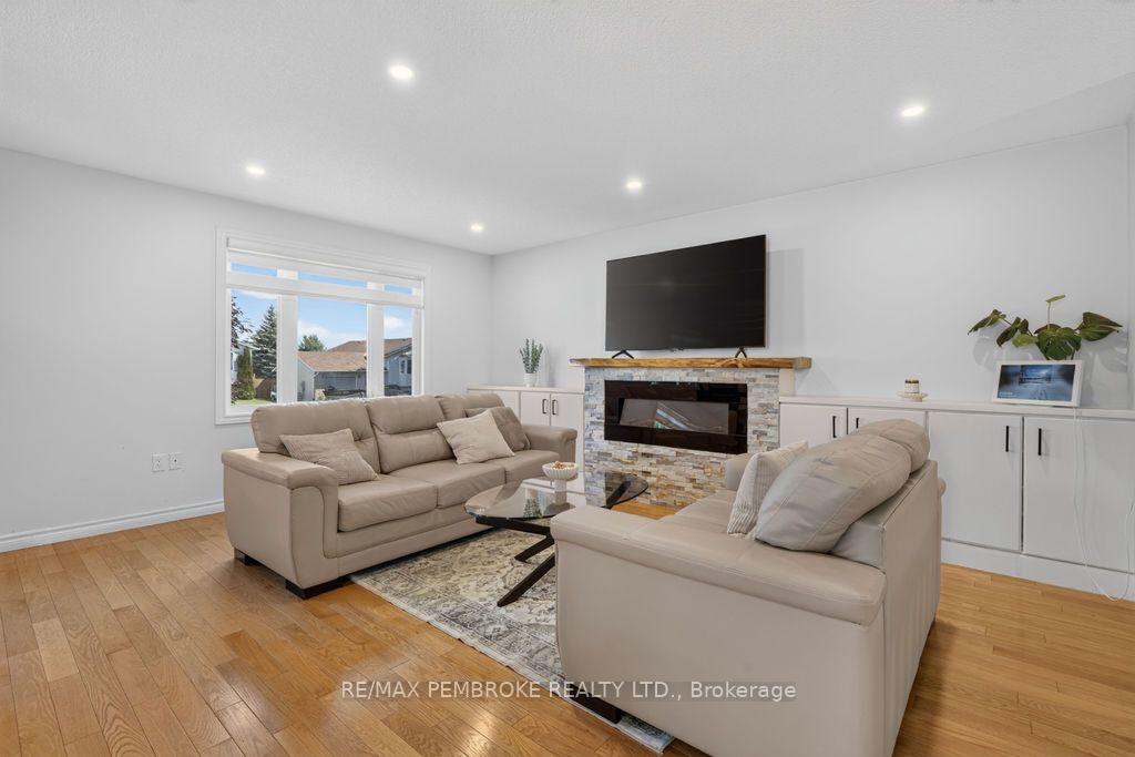 Photo 13 of 3 Winfield Street, Petawawa, Petawawa — HOMEH