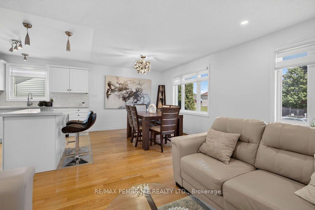 Photo 16 of 3 Winfield Street, Petawawa, Petawawa — HOMEH