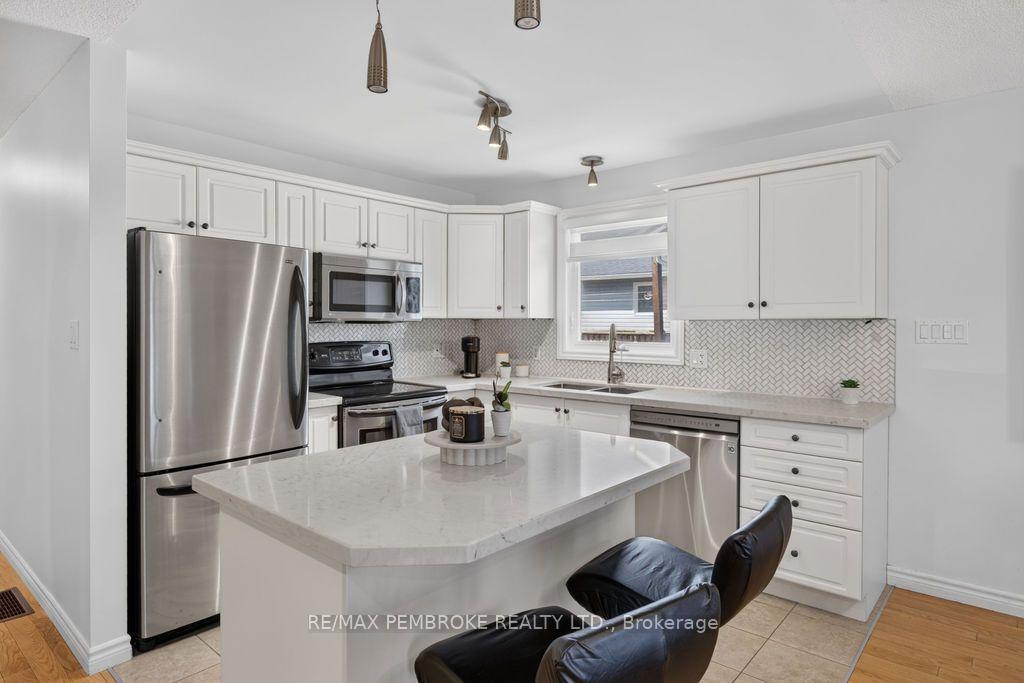 Photo 19 of 3 Winfield Street, Petawawa, Petawawa — HOMEH