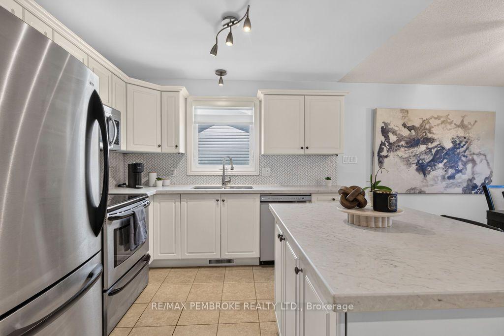 Photo 22 of 3 Winfield Street, Petawawa, Petawawa — HOMEH