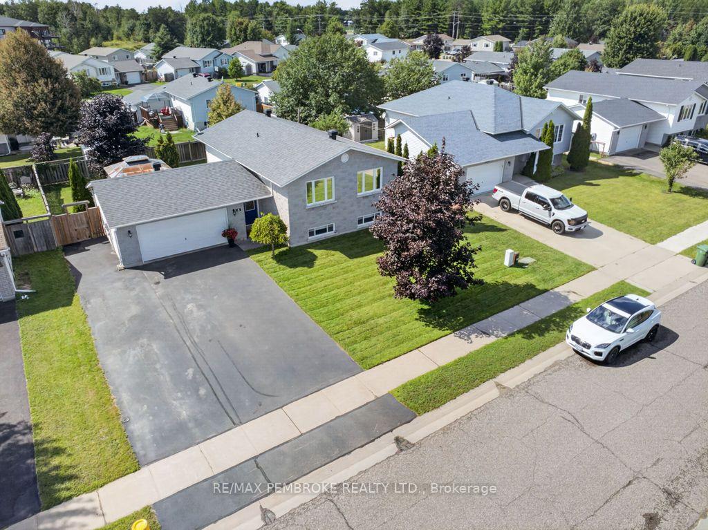 Photo 41 of 3 Winfield Street, Petawawa, Petawawa — HOMEH