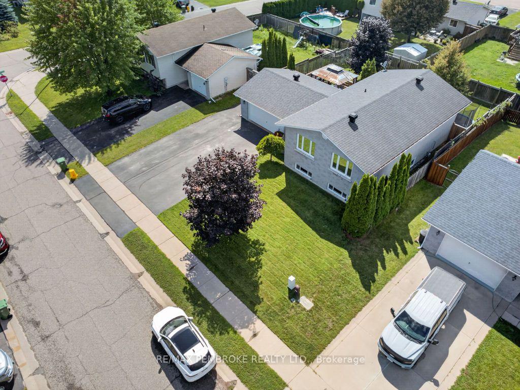 Photo 42 of 3 Winfield Street, Petawawa, Petawawa — HOMEH
