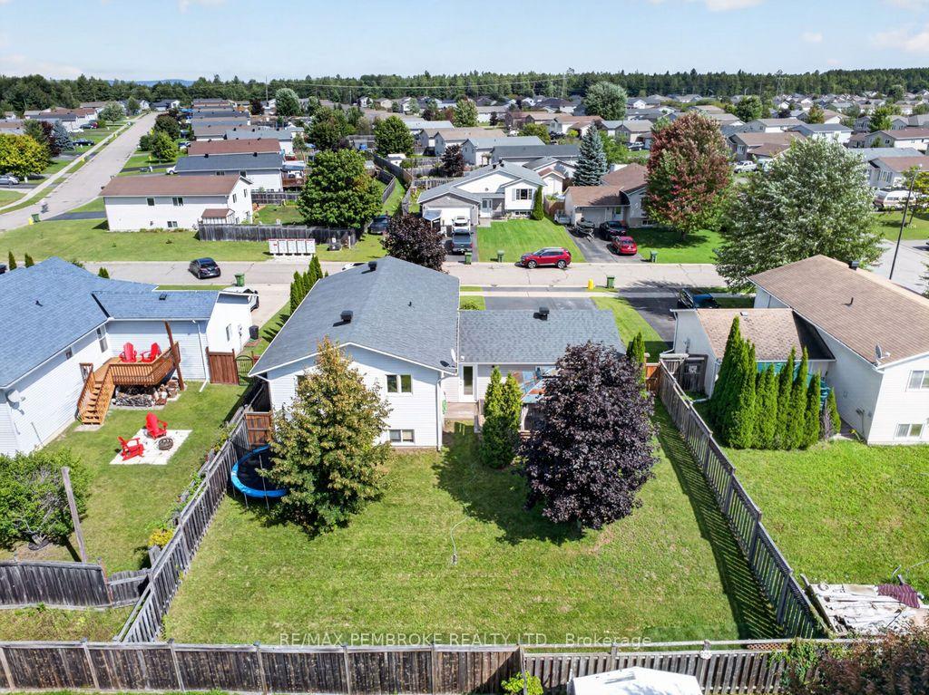 Photo 44 of 3 Winfield Street, Petawawa, Petawawa — HOMEH