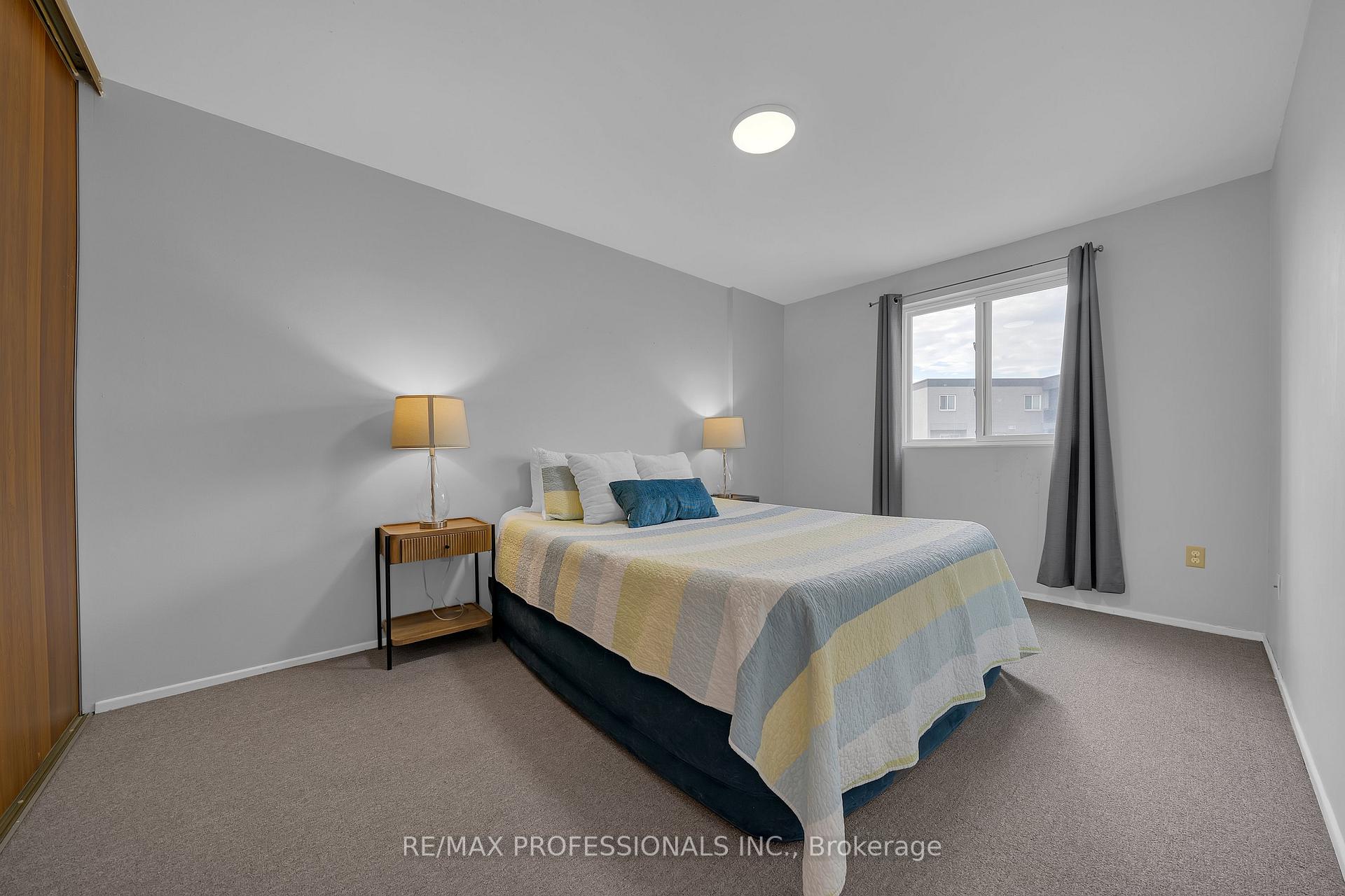 Photo 8 of Unit 116, 2001 Bonnymede Drive, Mississauga, Clarkson — HOMEH