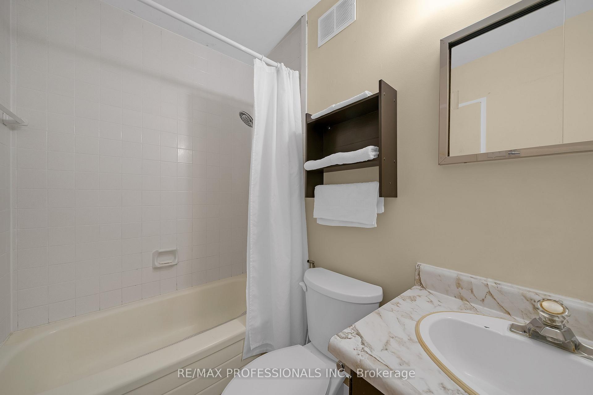 Photo 10 of Unit 116, 2001 Bonnymede Drive, Mississauga, Clarkson — HOMEH