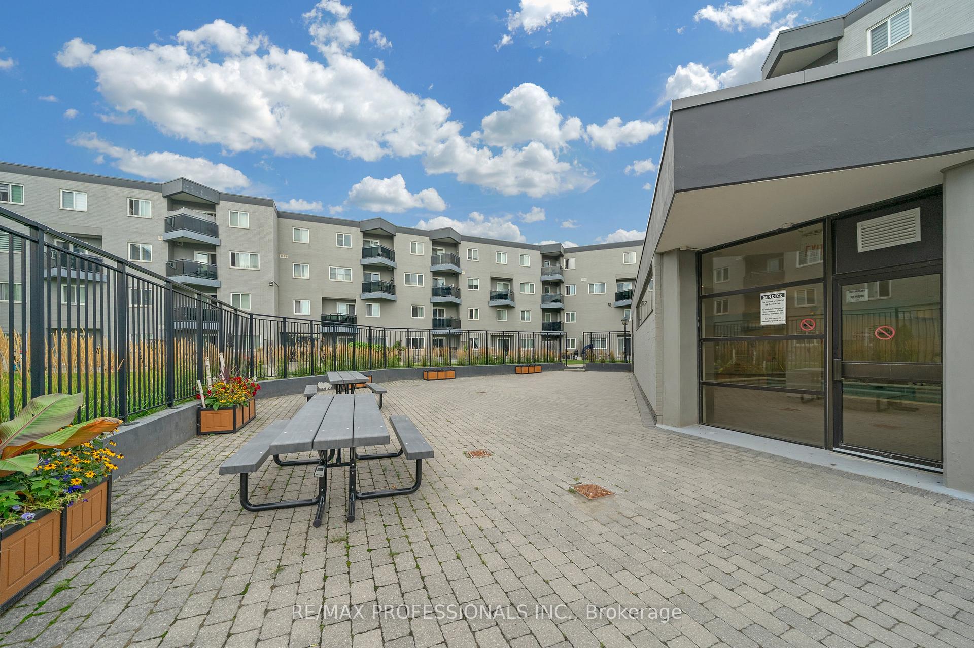 Photo 14 of Unit 116, 2001 Bonnymede Drive, Mississauga, Clarkson — HOMEH