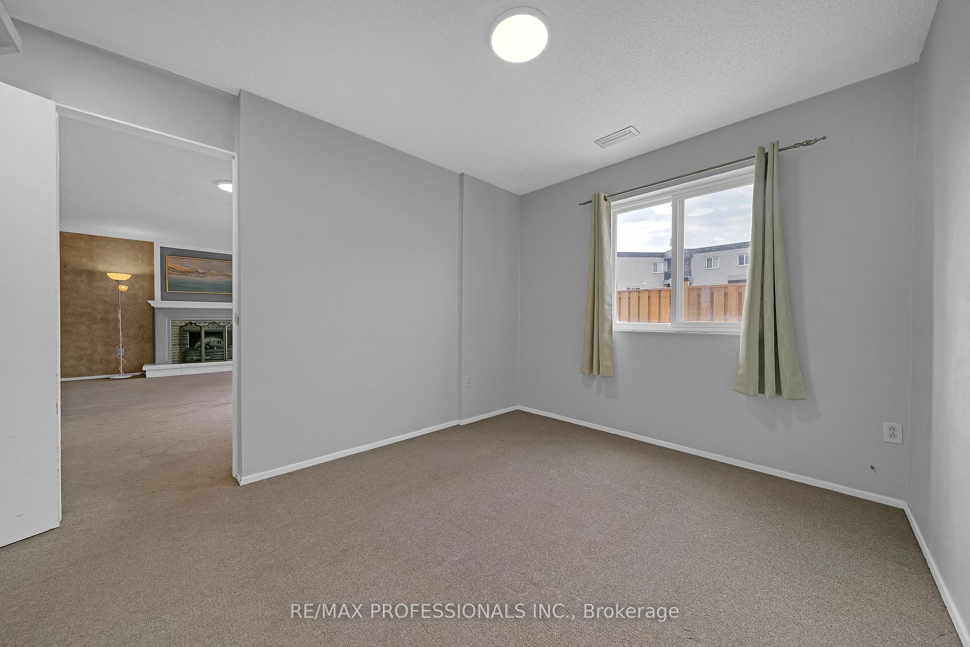 Photo 15 of Unit 116, 2001 Bonnymede Drive, Mississauga, Clarkson — HOMEH