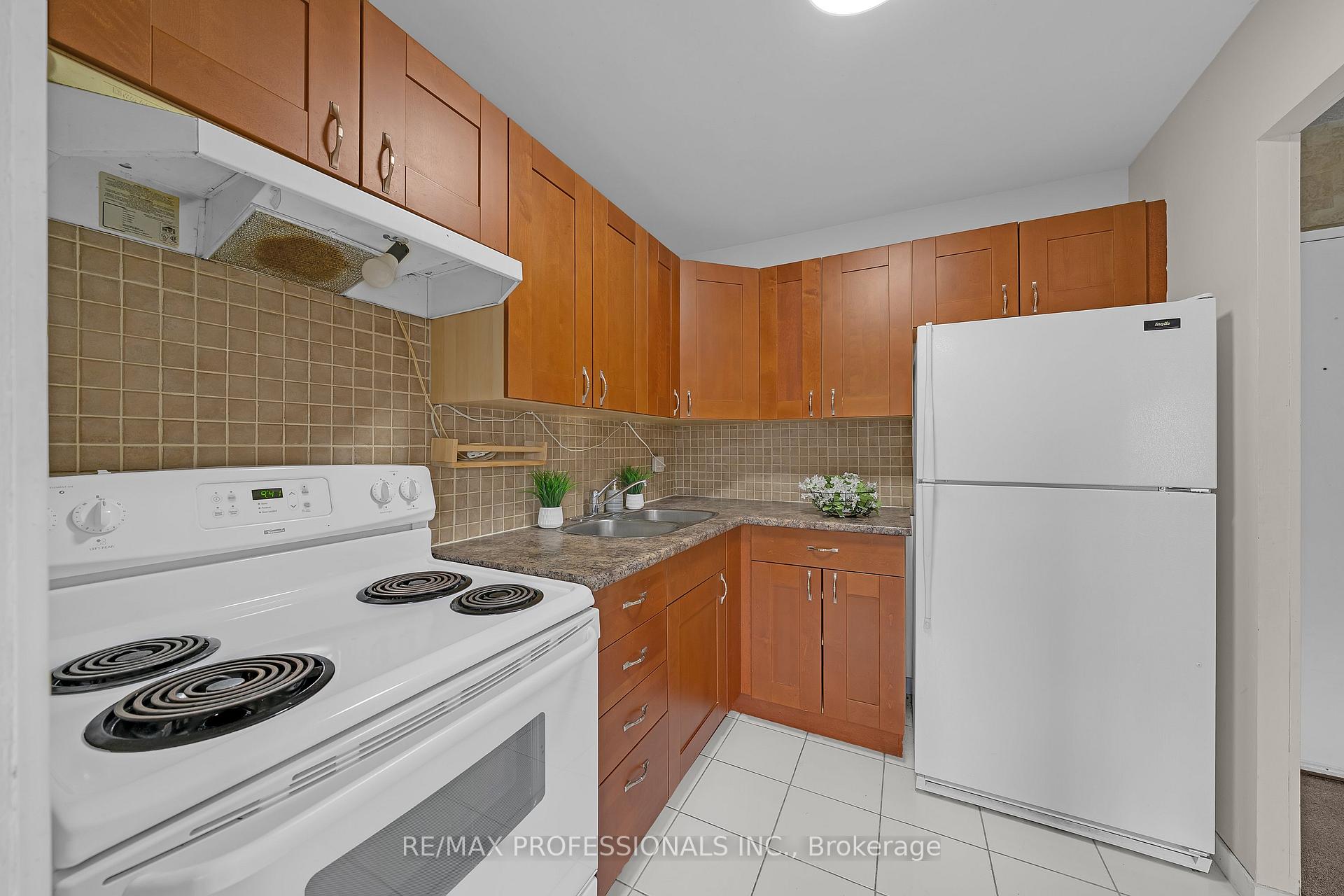Photo 16 of Unit 116, 2001 Bonnymede Drive, Mississauga, Clarkson — HOMEH