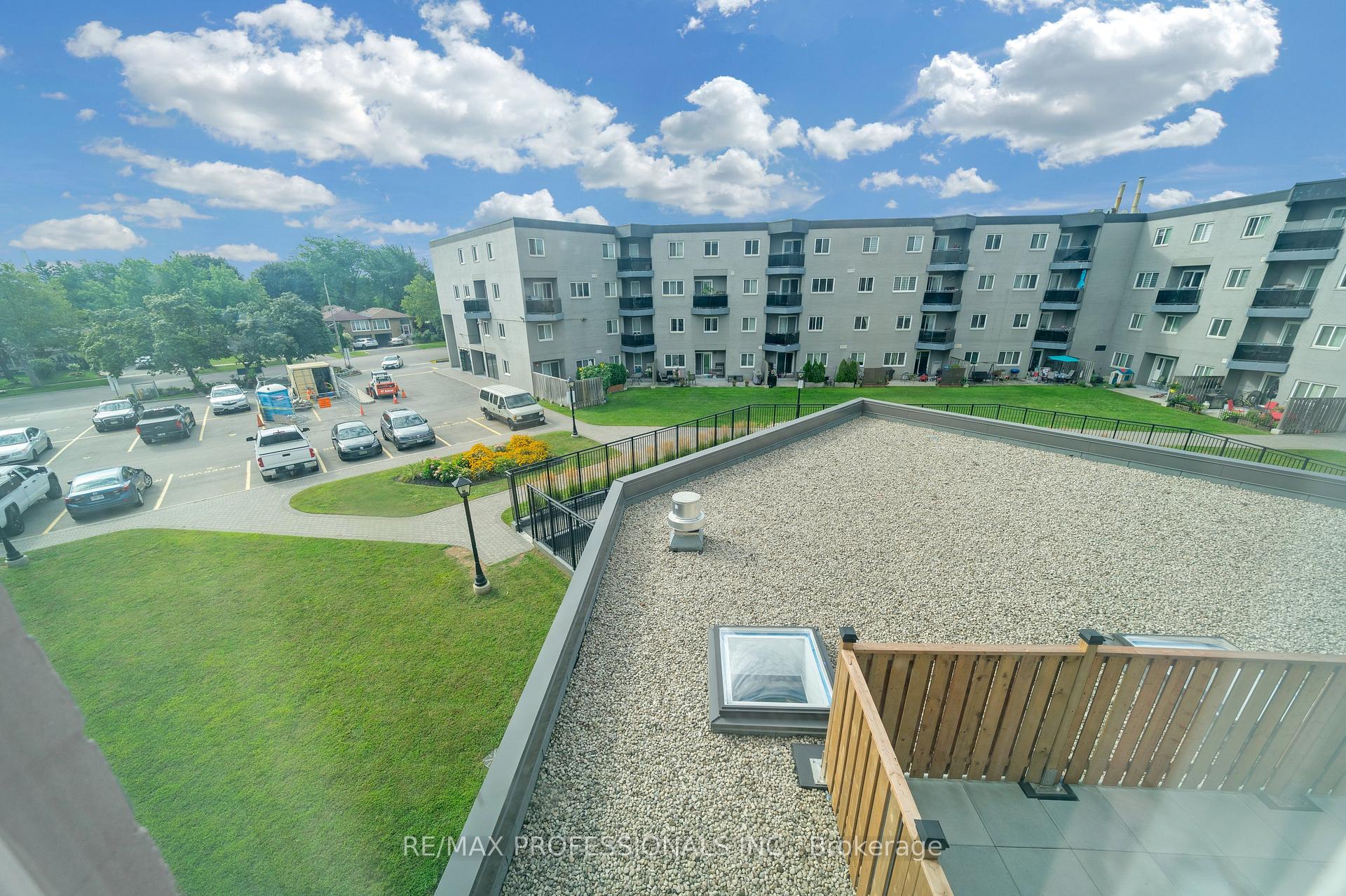 Photo 18 of Unit 116, 2001 Bonnymede Drive, Mississauga, Clarkson — HOMEH