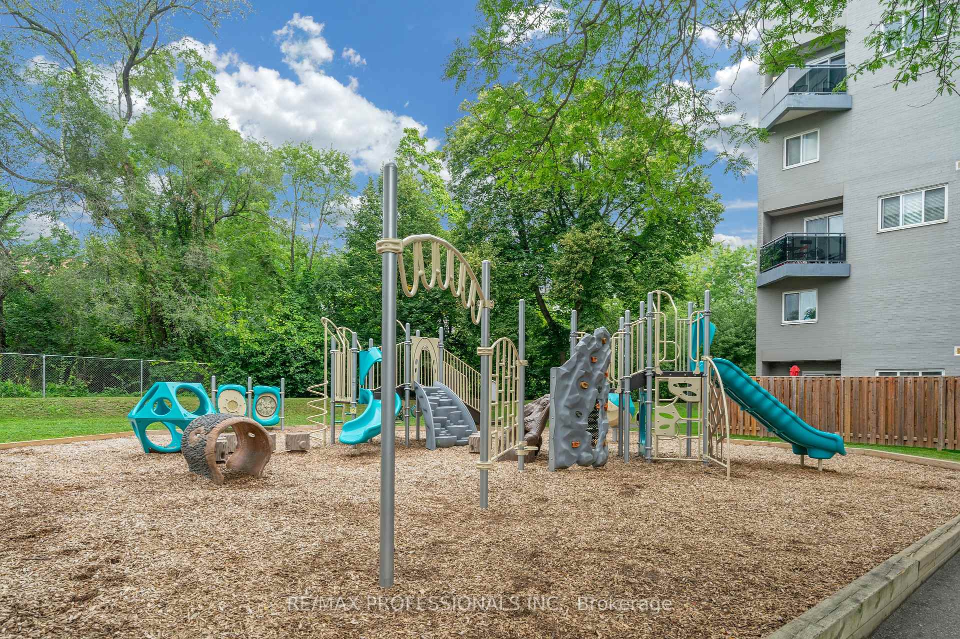 Photo 19 of Unit 116, 2001 Bonnymede Drive, Mississauga, Clarkson — HOMEH
