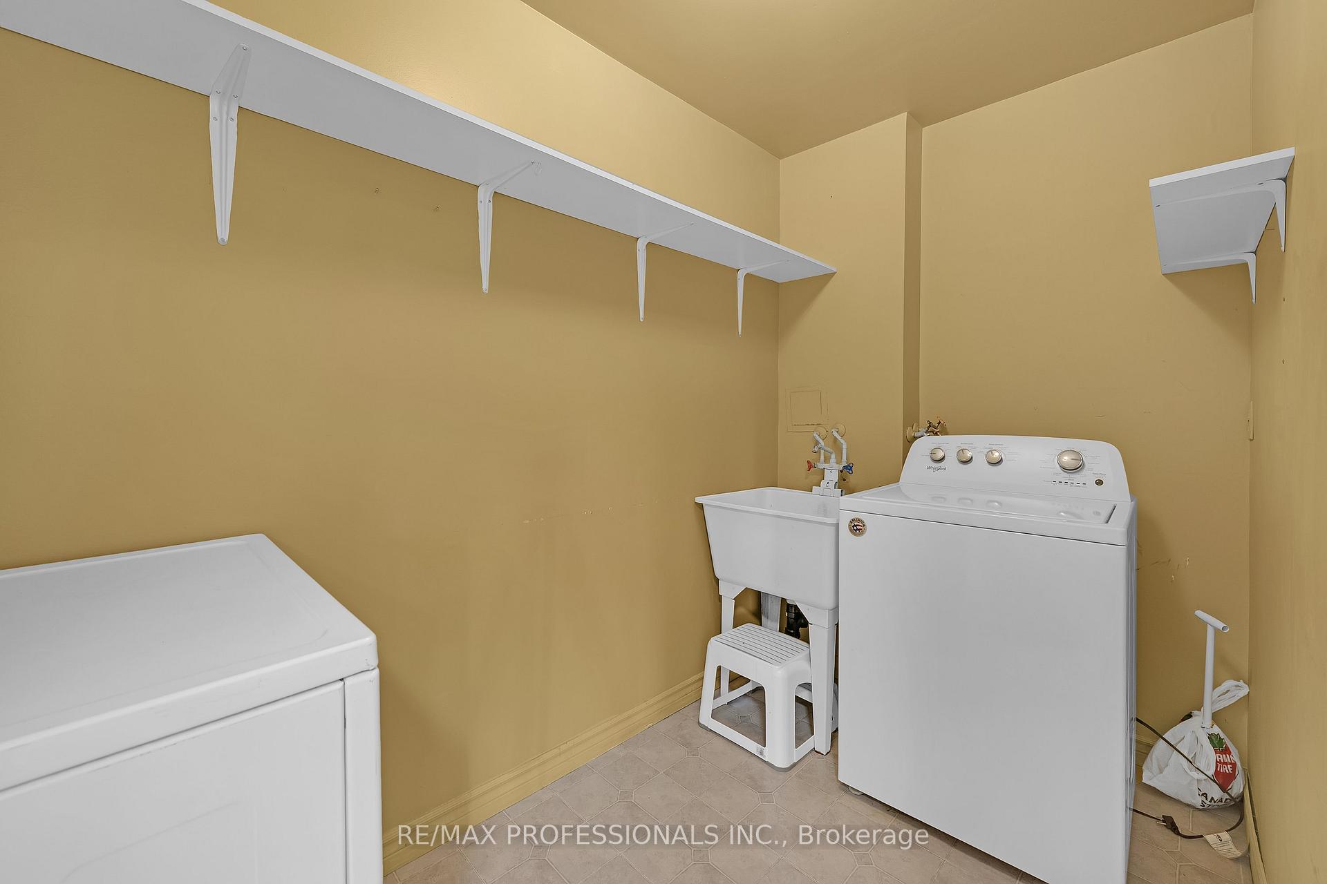 Photo 23 of Unit 116, 2001 Bonnymede Drive, Mississauga, Clarkson — HOMEH