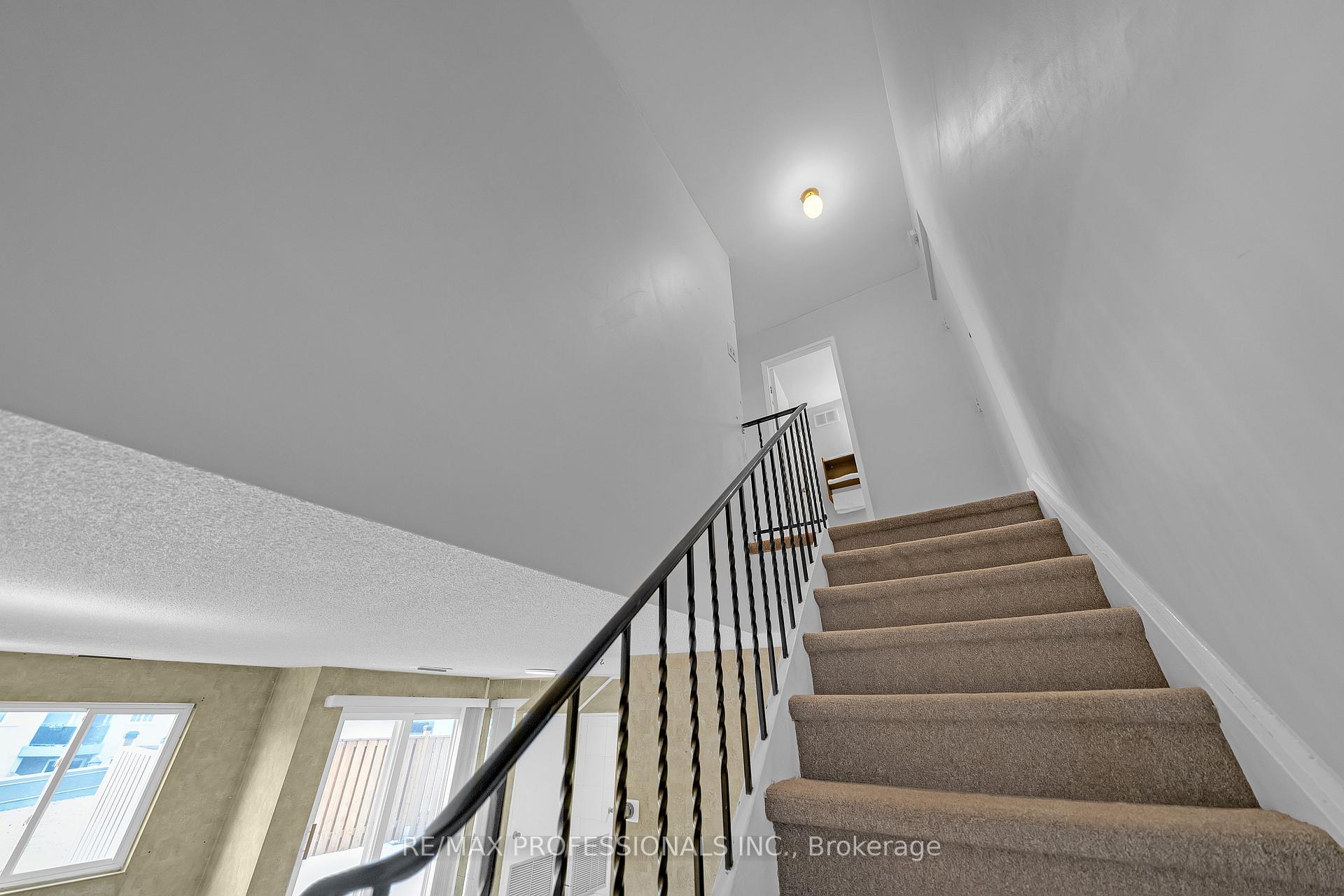 Photo 31 of Unit 116, 2001 Bonnymede Drive, Mississauga, Clarkson — HOMEH