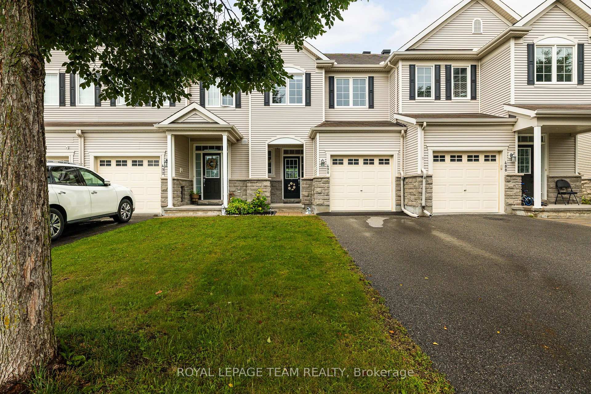 Photo 2 of 490 Dundonald Drive, Ottawa, Barrhaven - Stonebridge — HOMEH