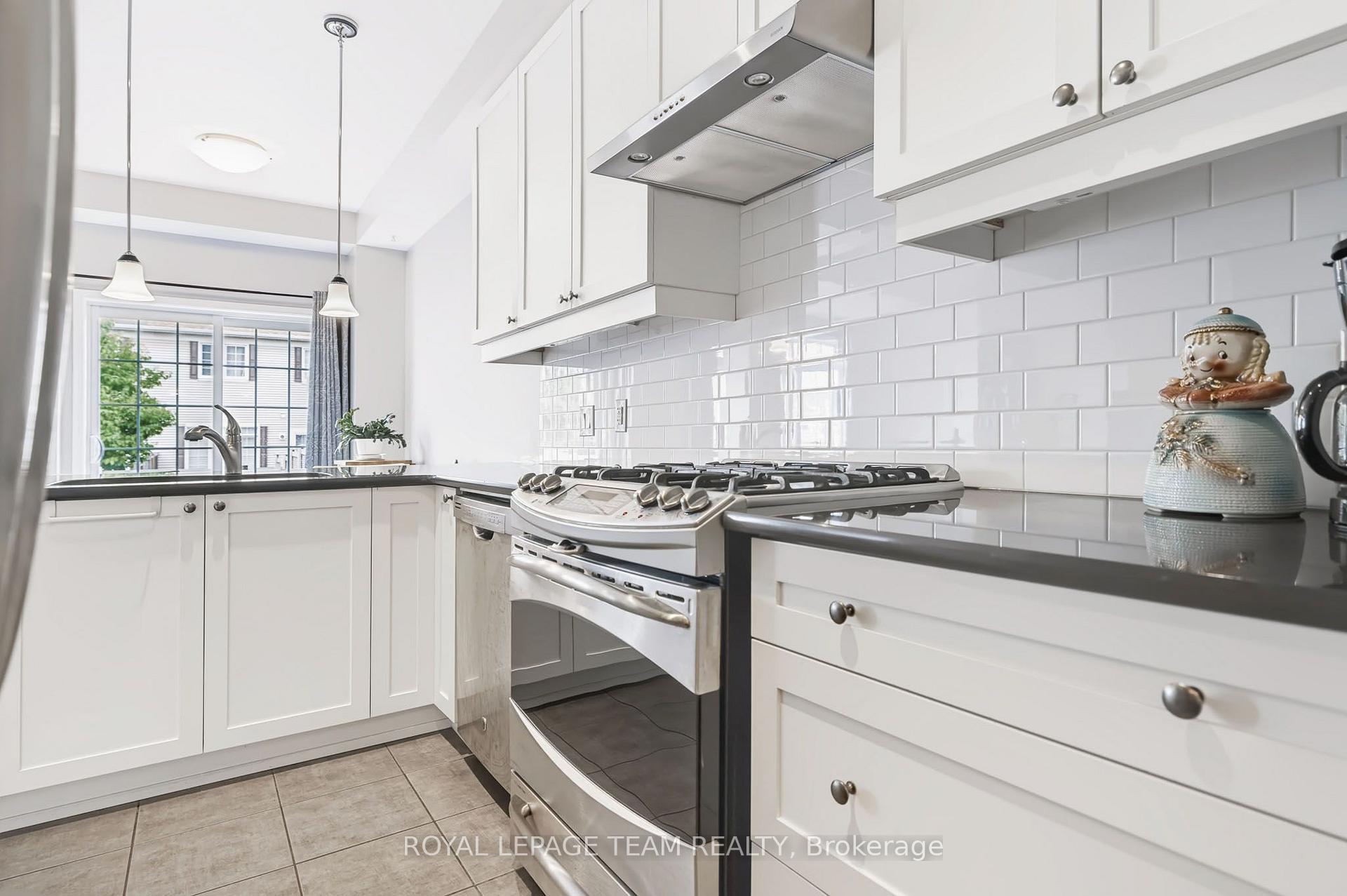 Photo 7 of 490 Dundonald Drive, Ottawa, Barrhaven - Stonebridge — HOMEH