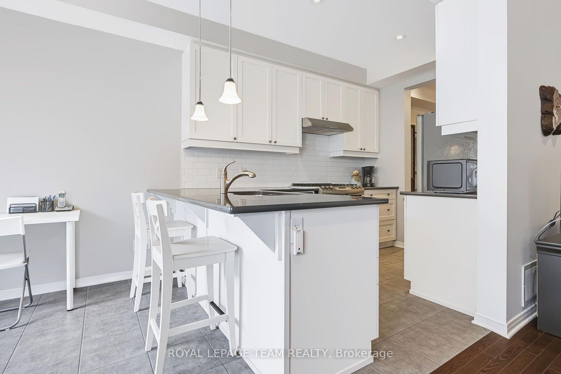 Photo 9 of 490 Dundonald Drive, Ottawa, Barrhaven - Stonebridge — HOMEH