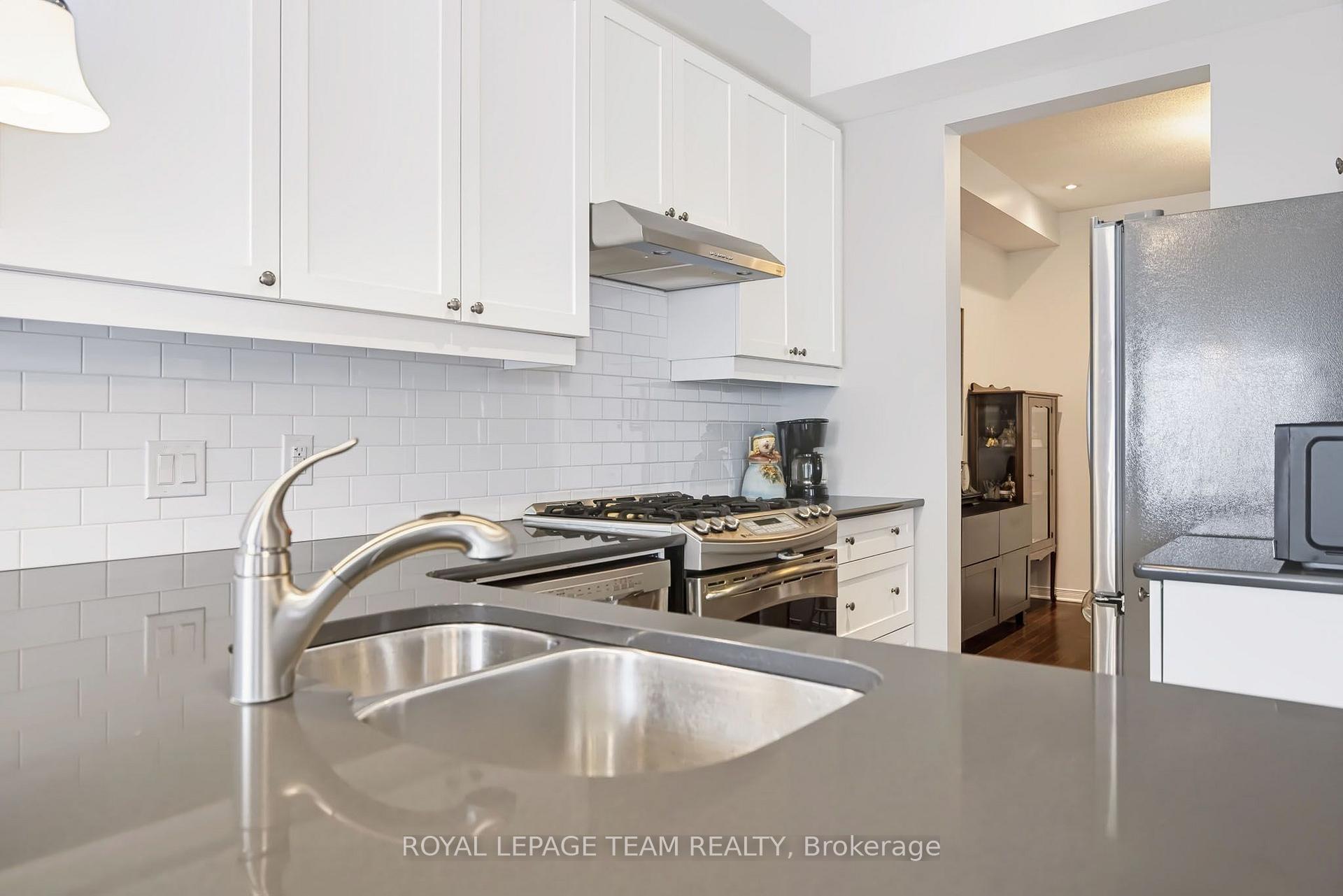Photo 10 of 490 Dundonald Drive, Ottawa, Barrhaven - Stonebridge — HOMEH
