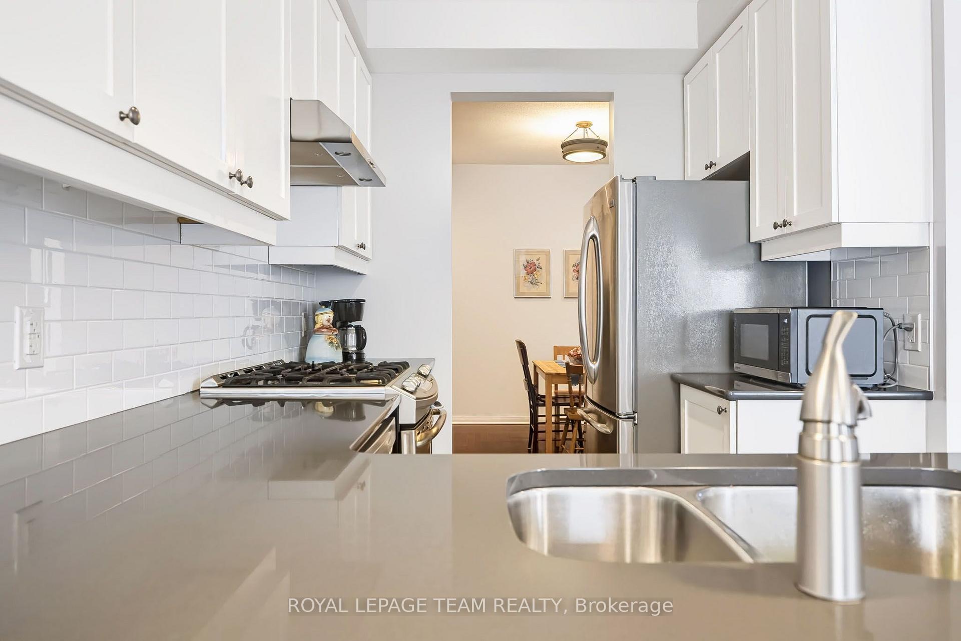 Photo 11 of 490 Dundonald Drive, Ottawa, Barrhaven - Stonebridge — HOMEH