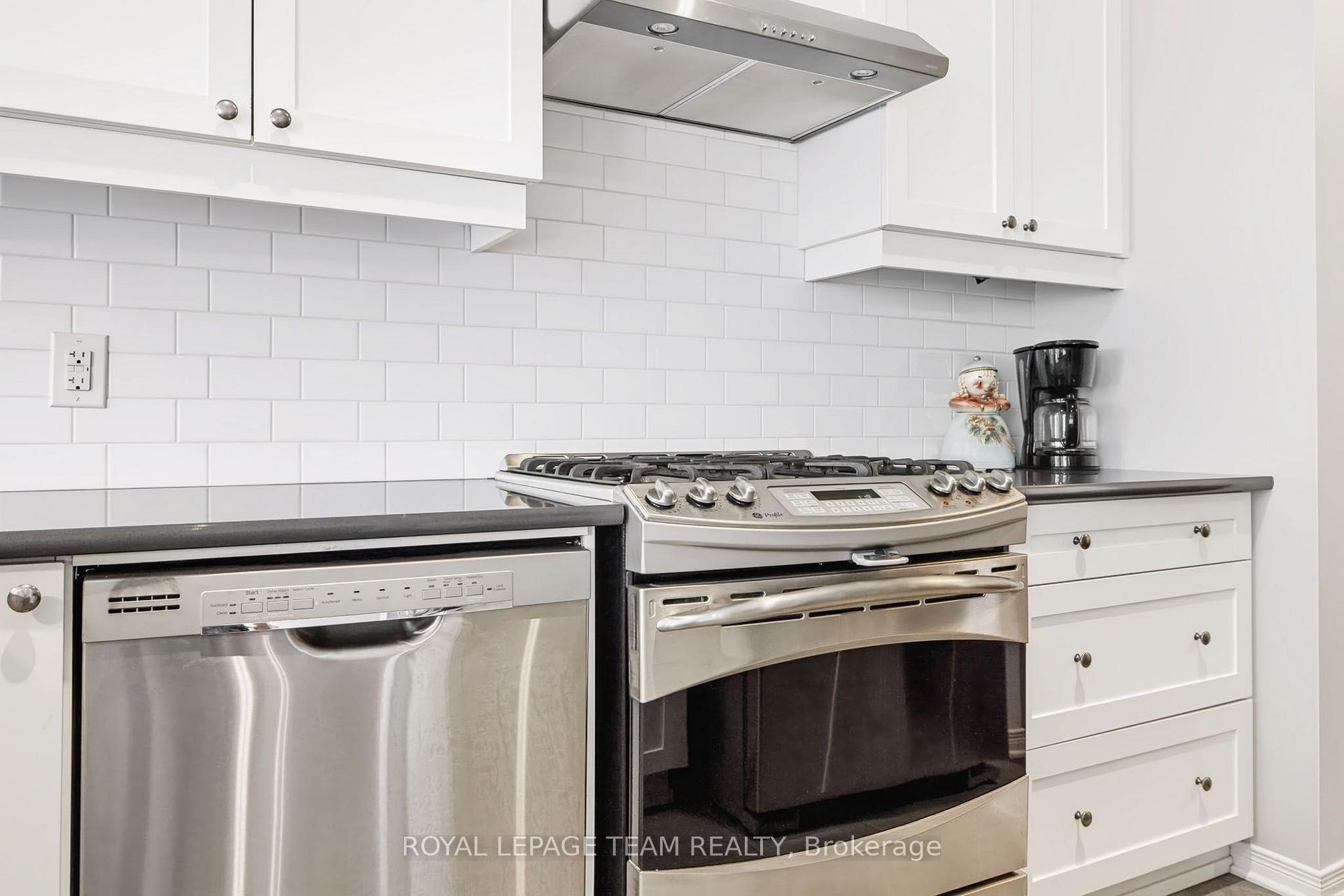 Photo 12 of 490 Dundonald Drive, Ottawa, Barrhaven - Stonebridge — HOMEH