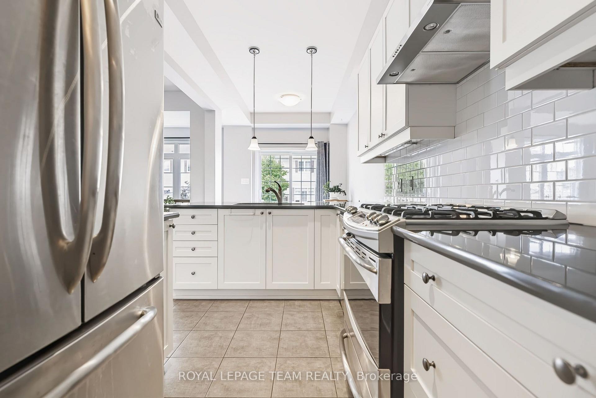 Photo 13 of 490 Dundonald Drive, Ottawa, Barrhaven - Stonebridge — HOMEH