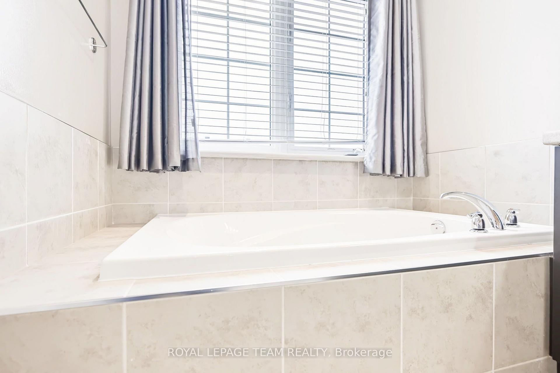 Photo 39 of 490 Dundonald Drive, Ottawa, Barrhaven - Stonebridge — HOMEH
