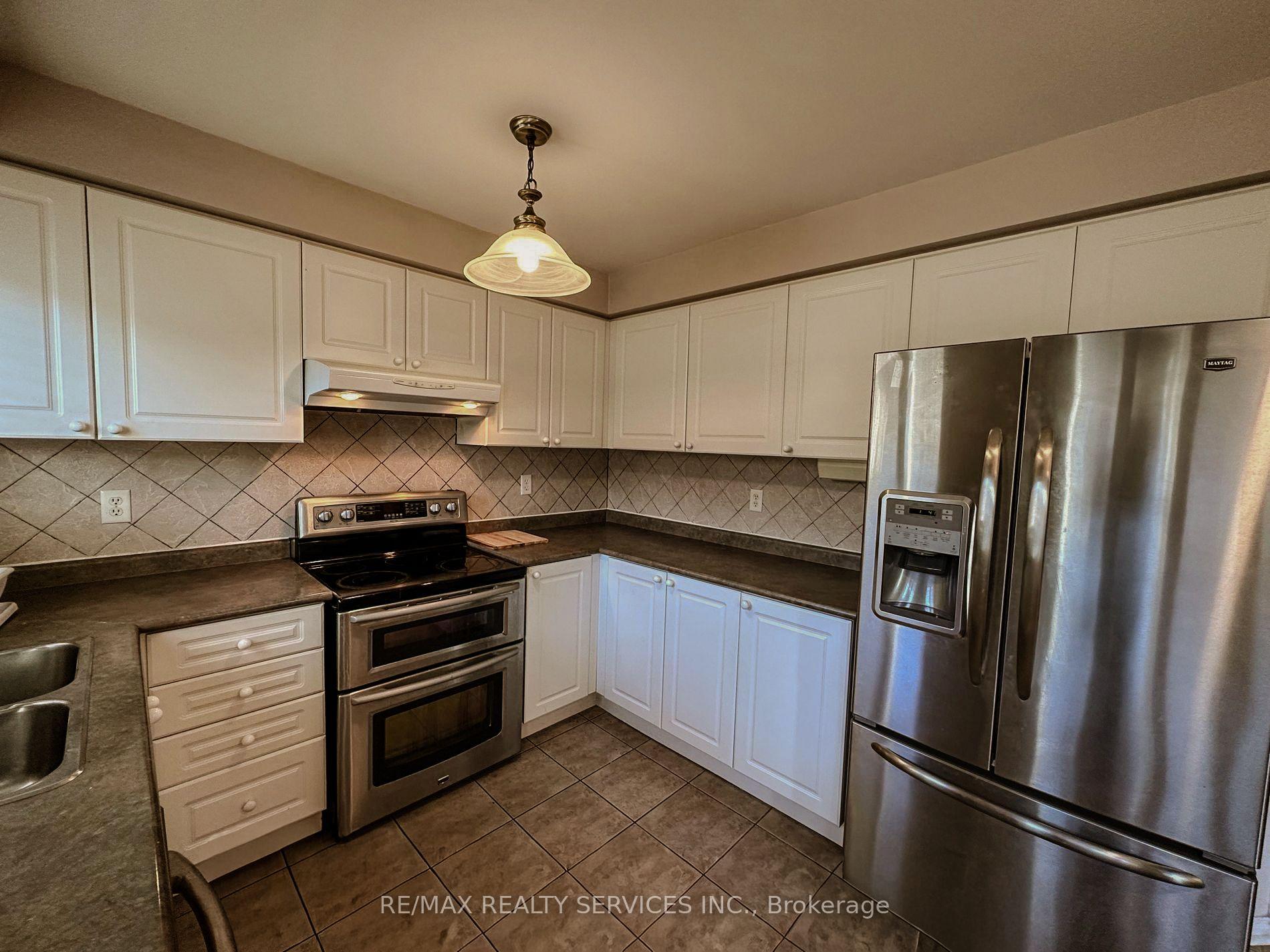 Photo 4 of 41 Sandyshores Drive, Brampton, Sandringham-Wellington — HOMEH