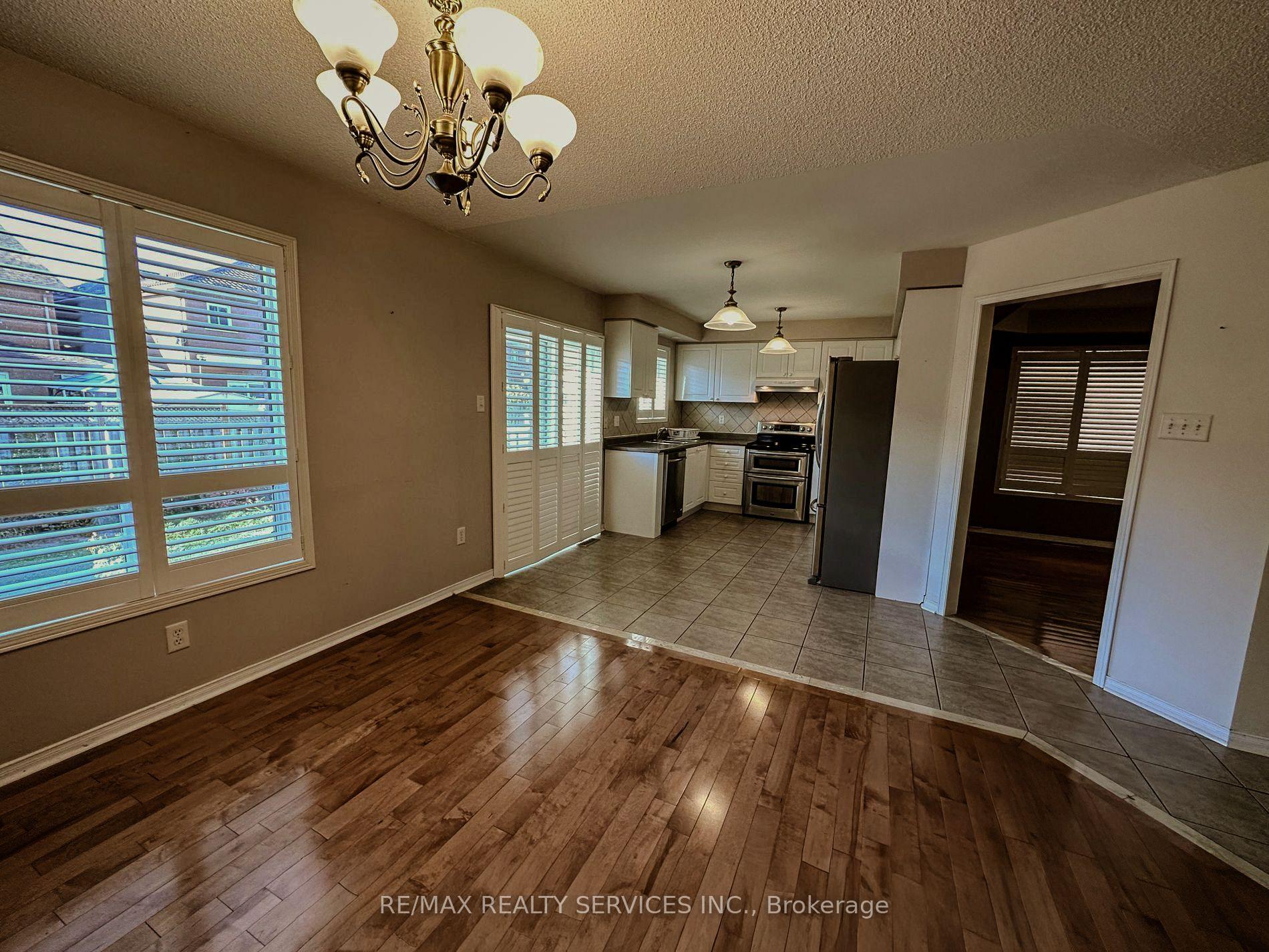 Photo 5 of 41 Sandyshores Drive, Brampton, Sandringham-Wellington — HOMEH