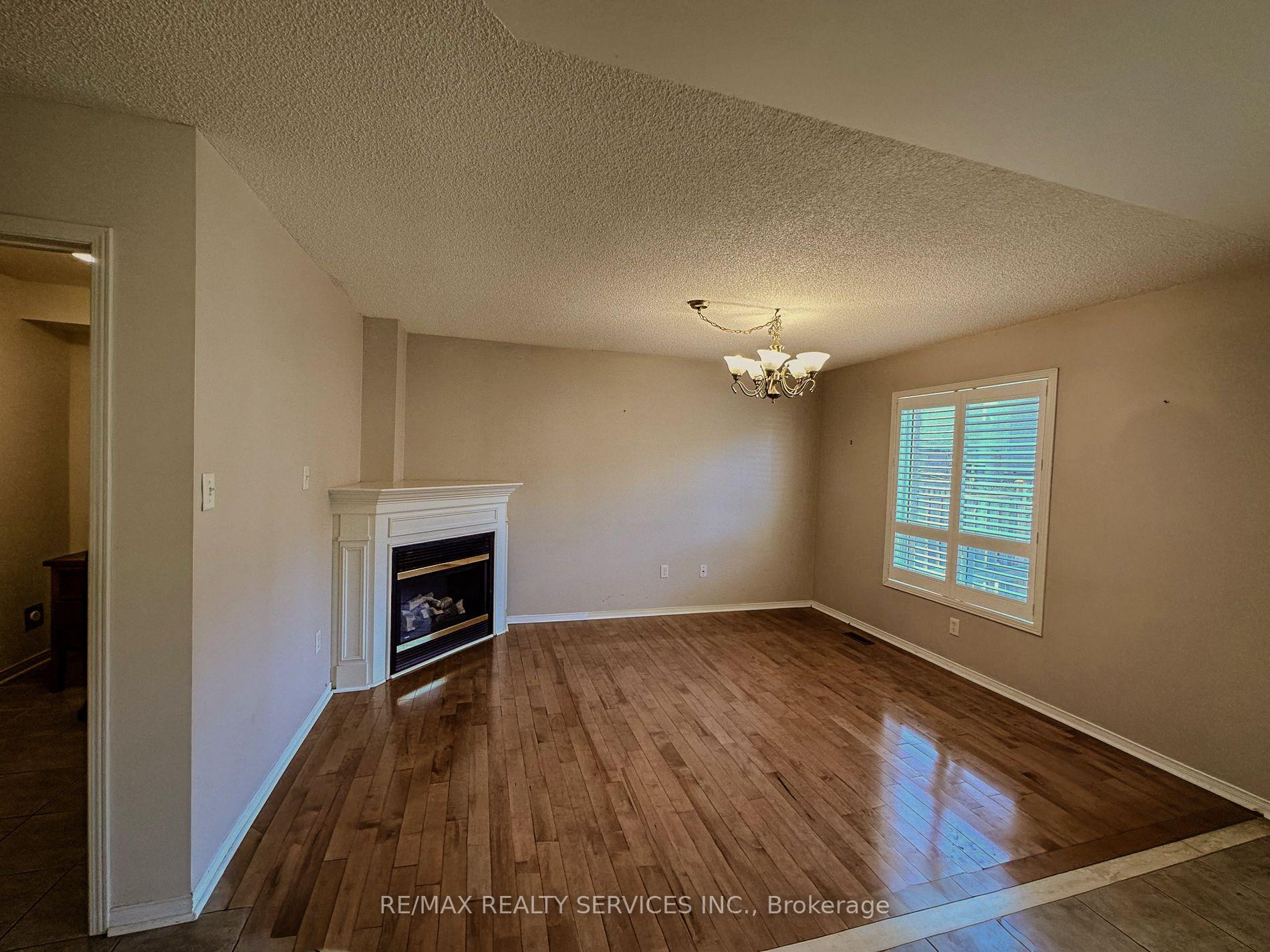 Photo 7 of 41 Sandyshores Drive, Brampton, Sandringham-Wellington — HOMEH