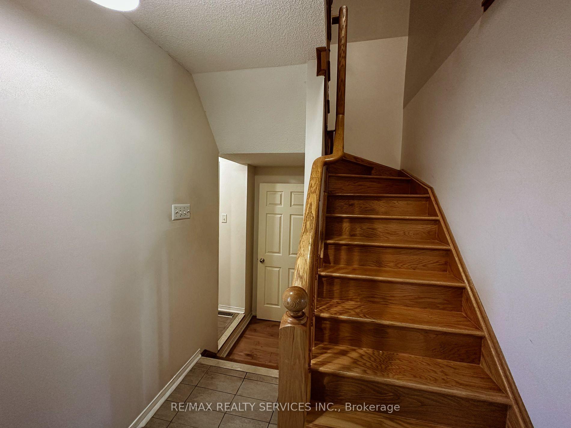 Photo 8 of 41 Sandyshores Drive, Brampton, Sandringham-Wellington — HOMEH