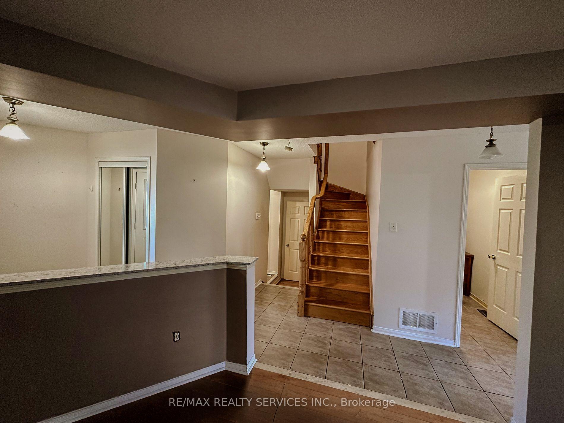 Photo 9 of 41 Sandyshores Drive, Brampton, Sandringham-Wellington — HOMEH