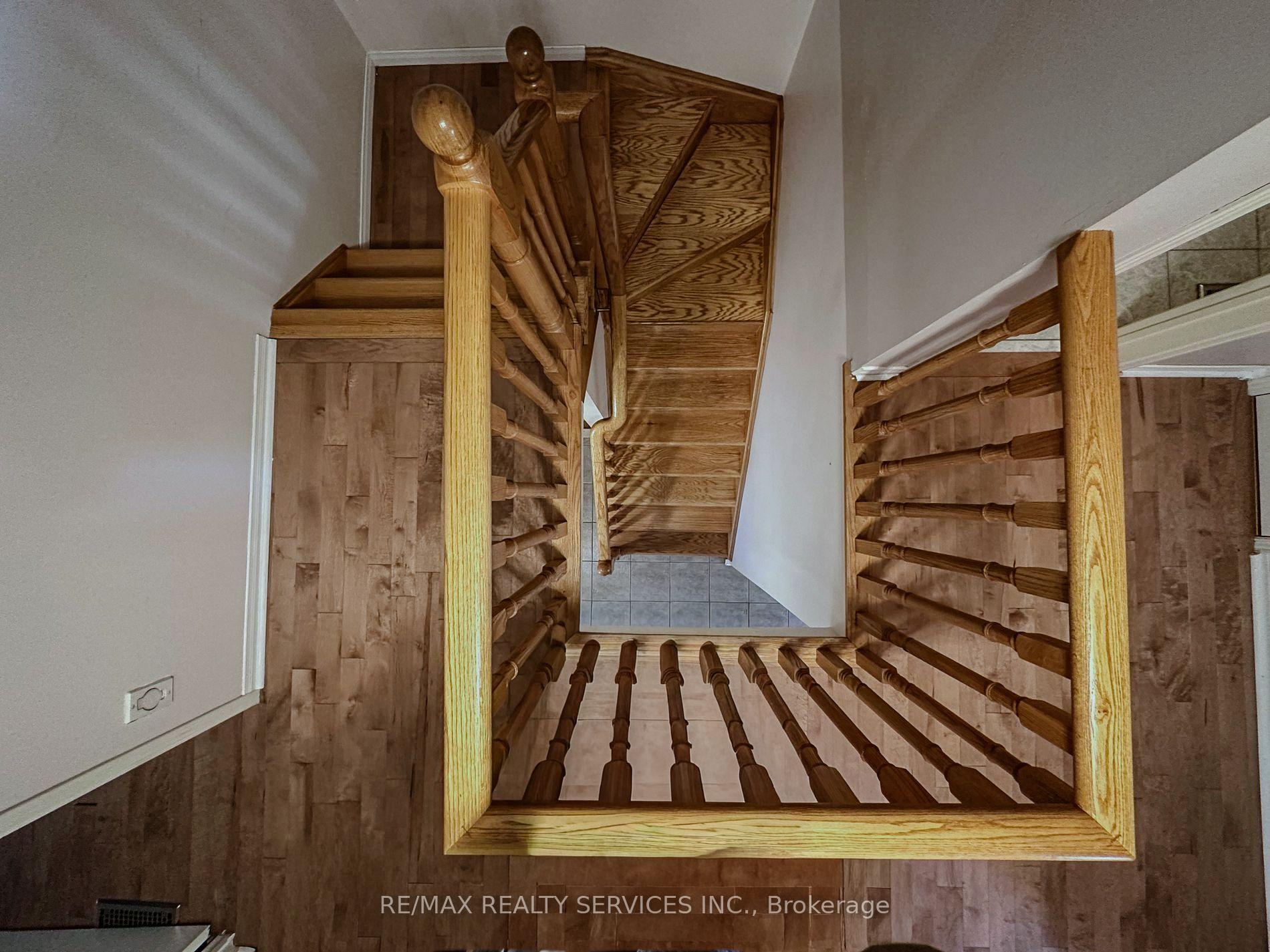 Photo 11 of 41 Sandyshores Drive, Brampton, Sandringham-Wellington — HOMEH