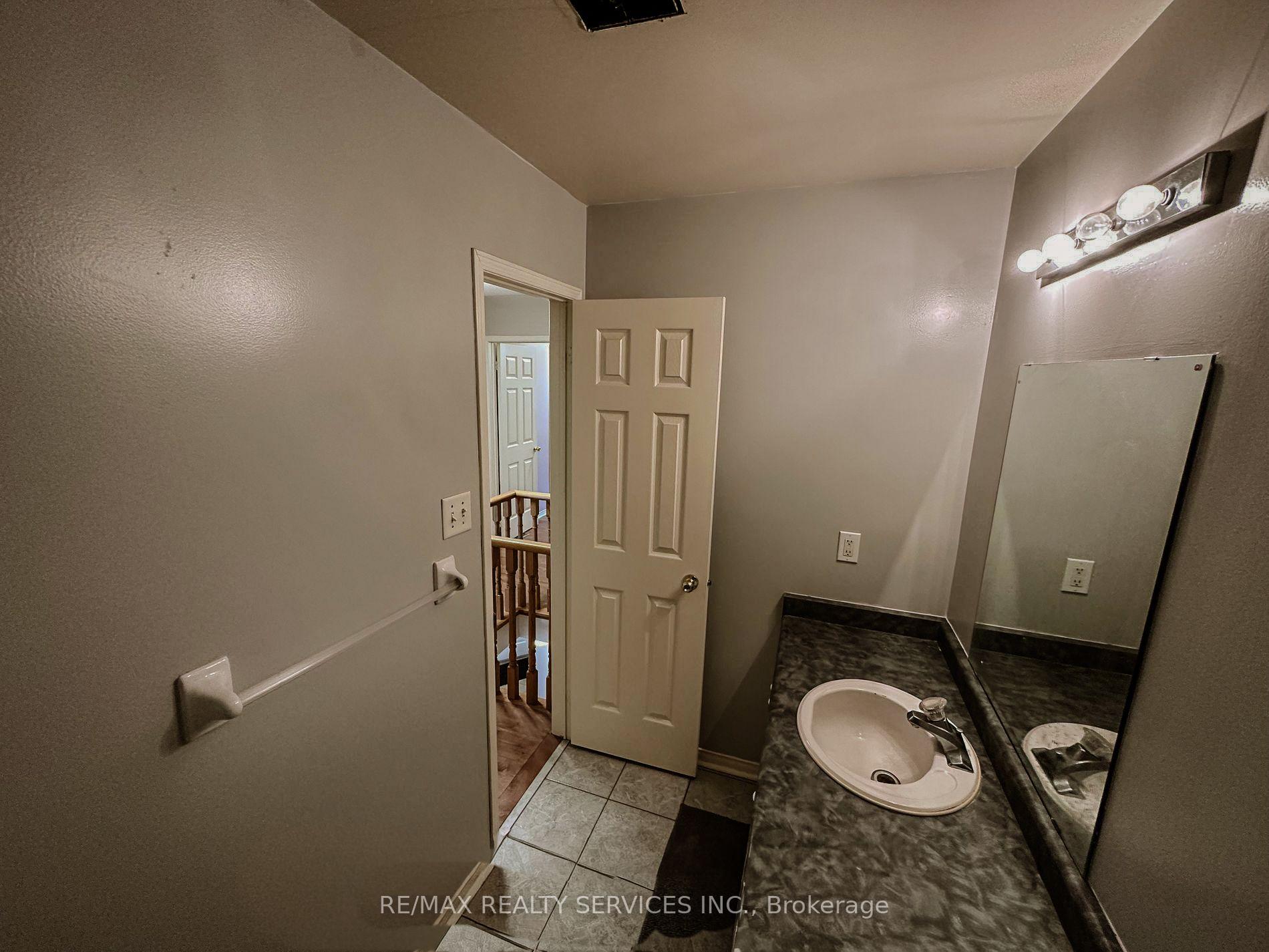 Photo 13 of 41 Sandyshores Drive, Brampton, Sandringham-Wellington — HOMEH