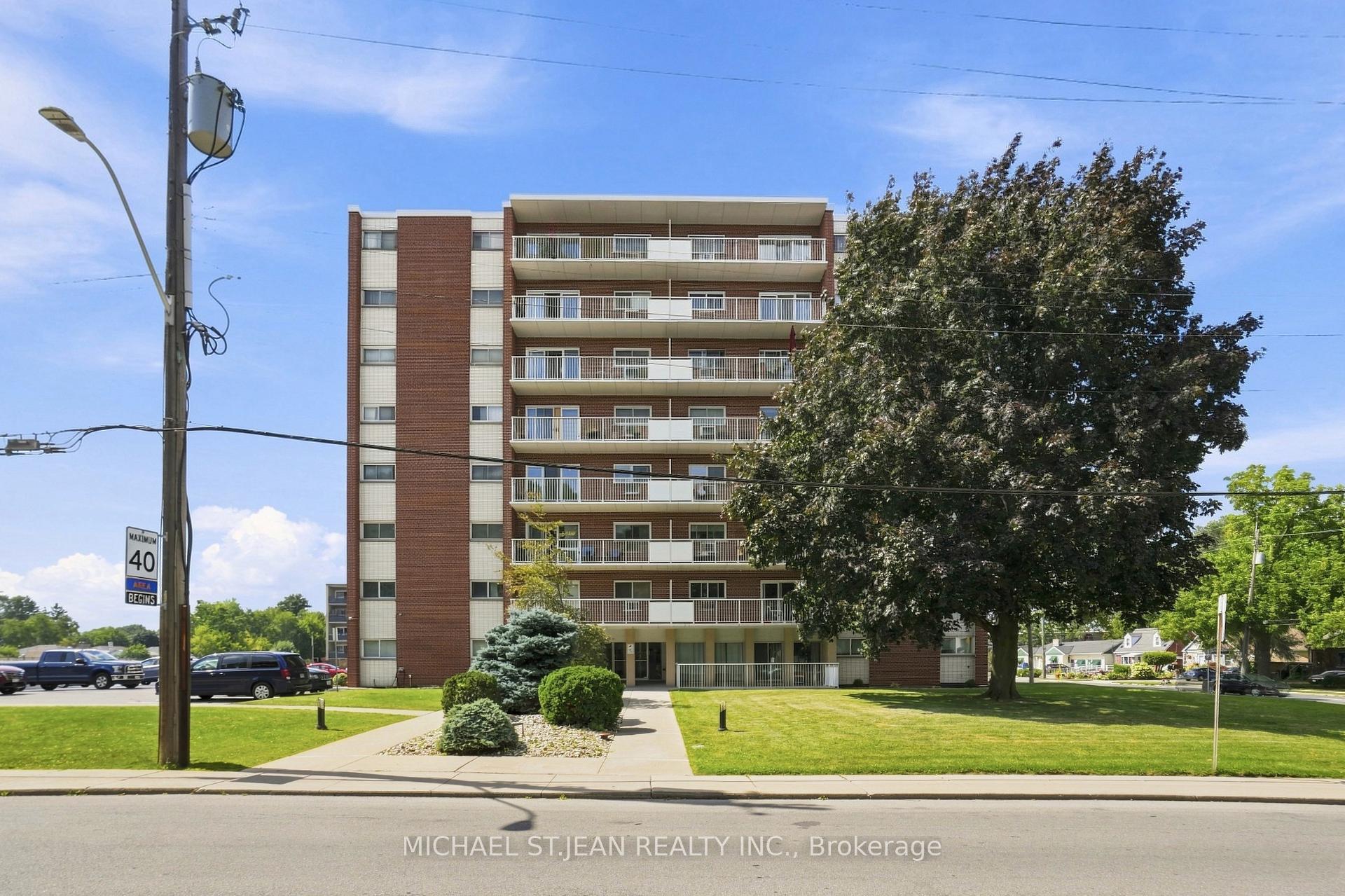 Photo 2 of 208-8 Woodman Drive, Hamilton, Corman — HOMEH