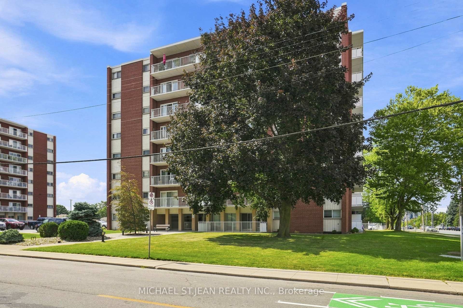 Photo 3 of 208-8 Woodman Drive, Hamilton, Corman — HOMEH