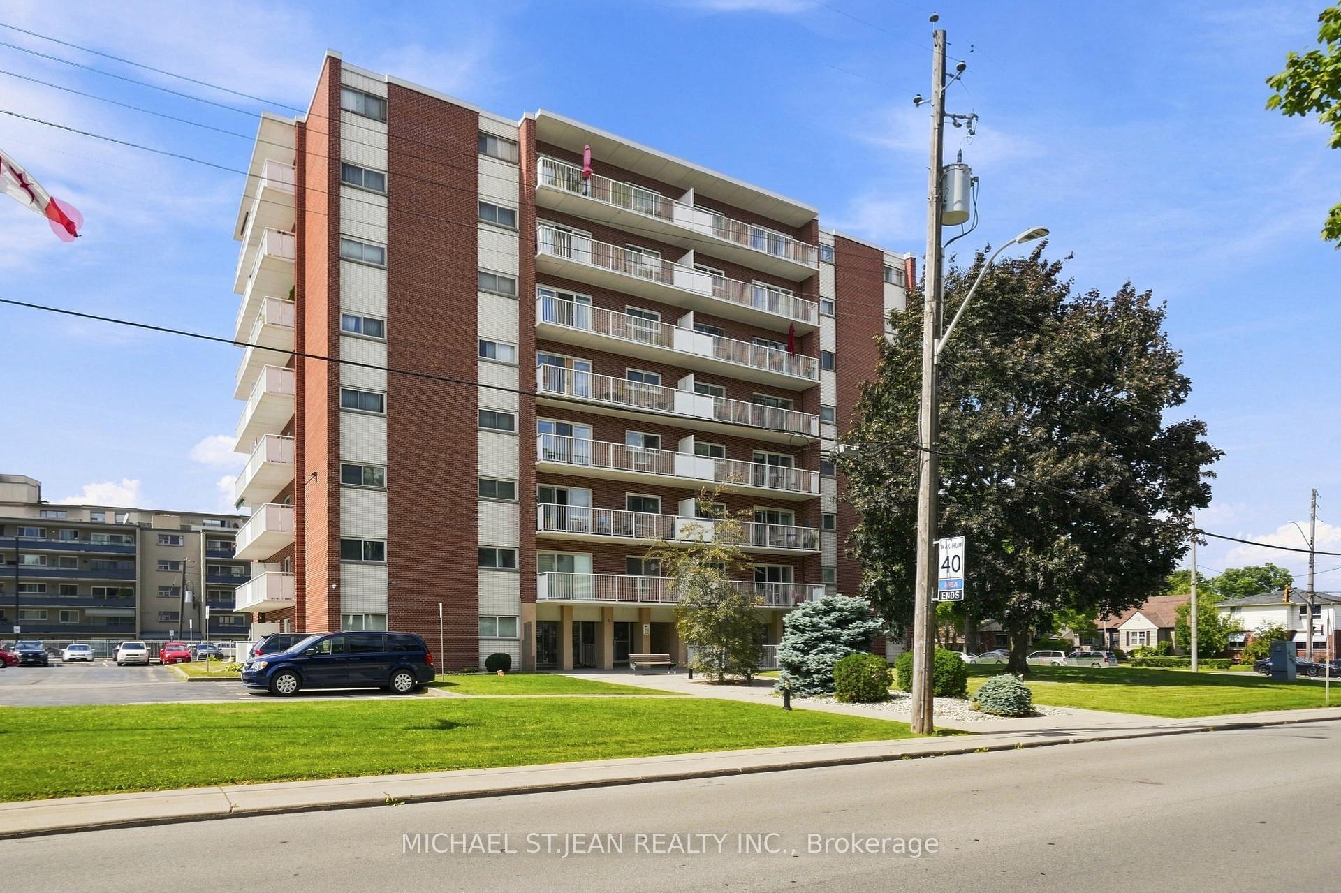 Photo 4 of 208-8 Woodman Drive, Hamilton, Corman — HOMEH