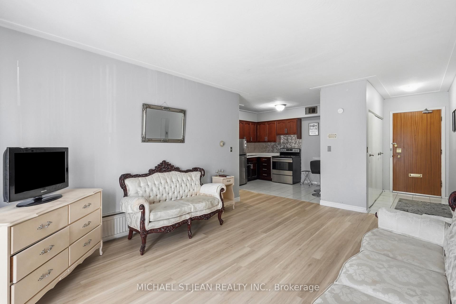 Photo 13 of 208-8 Woodman Drive, Hamilton, Corman — HOMEH