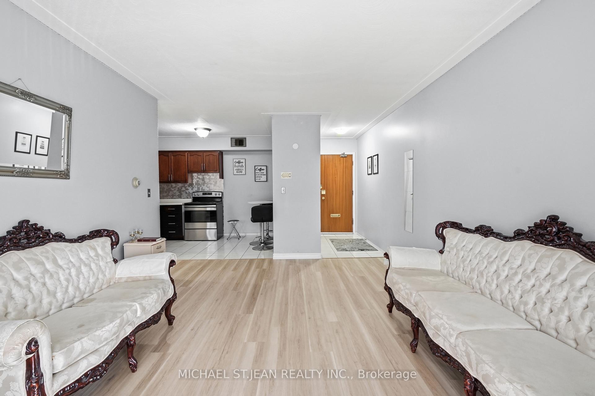 Photo 14 of 208-8 Woodman Drive, Hamilton, Corman — HOMEH