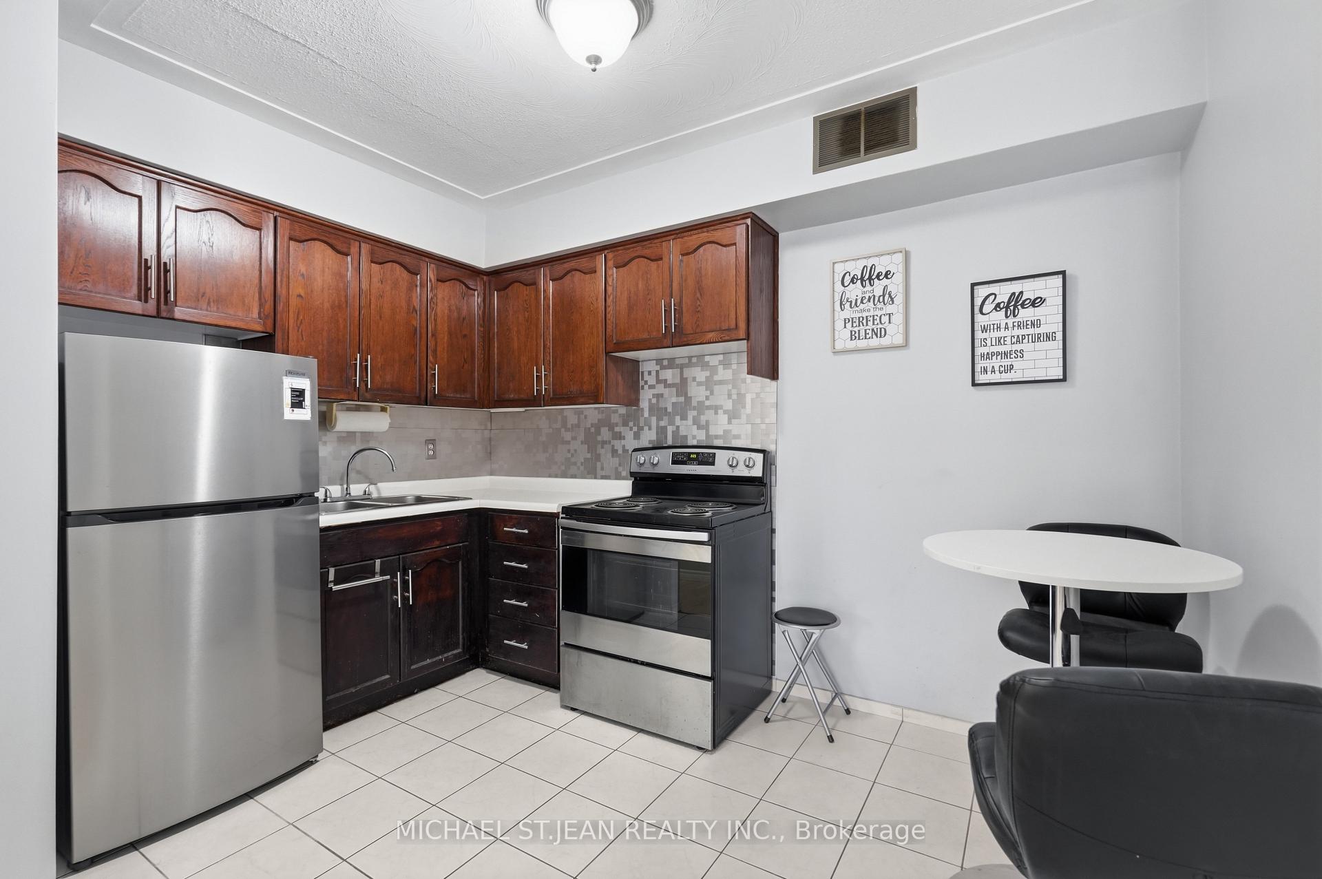Photo 15 of 208-8 Woodman Drive, Hamilton, Corman — HOMEH