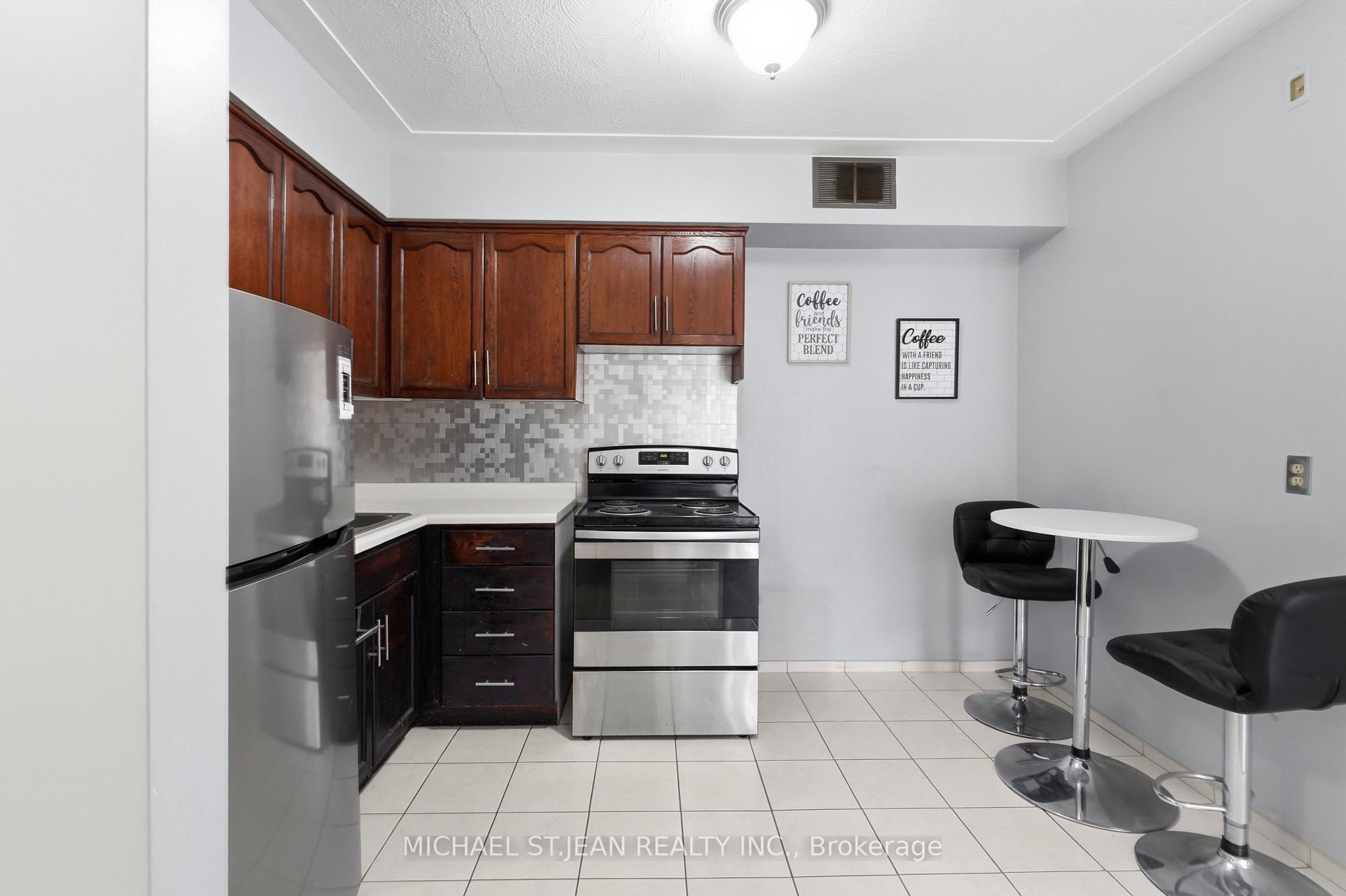 Photo 16 of 208-8 Woodman Drive, Hamilton, Corman — HOMEH