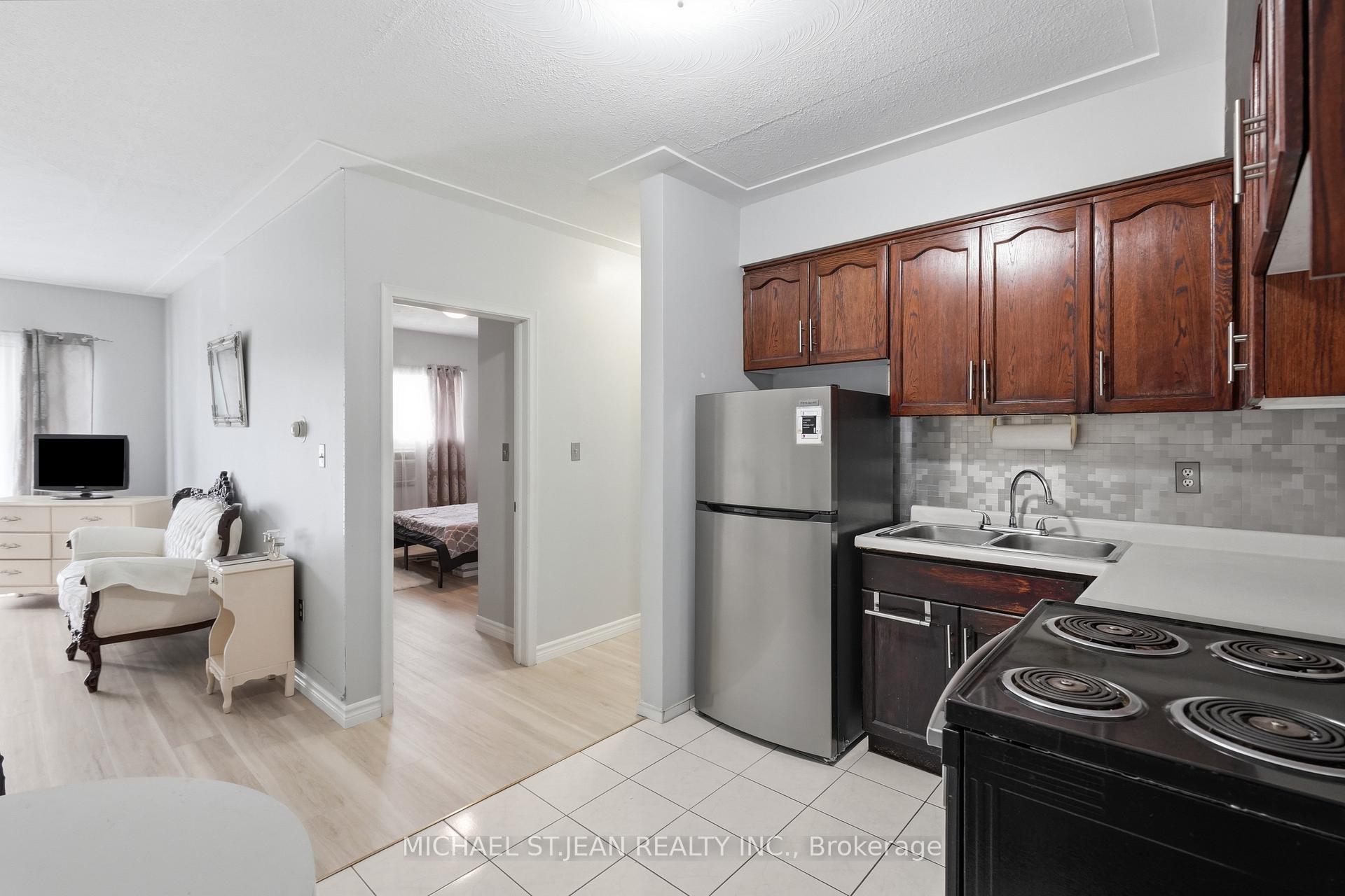 Photo 18 of 208-8 Woodman Drive, Hamilton, Corman — HOMEH