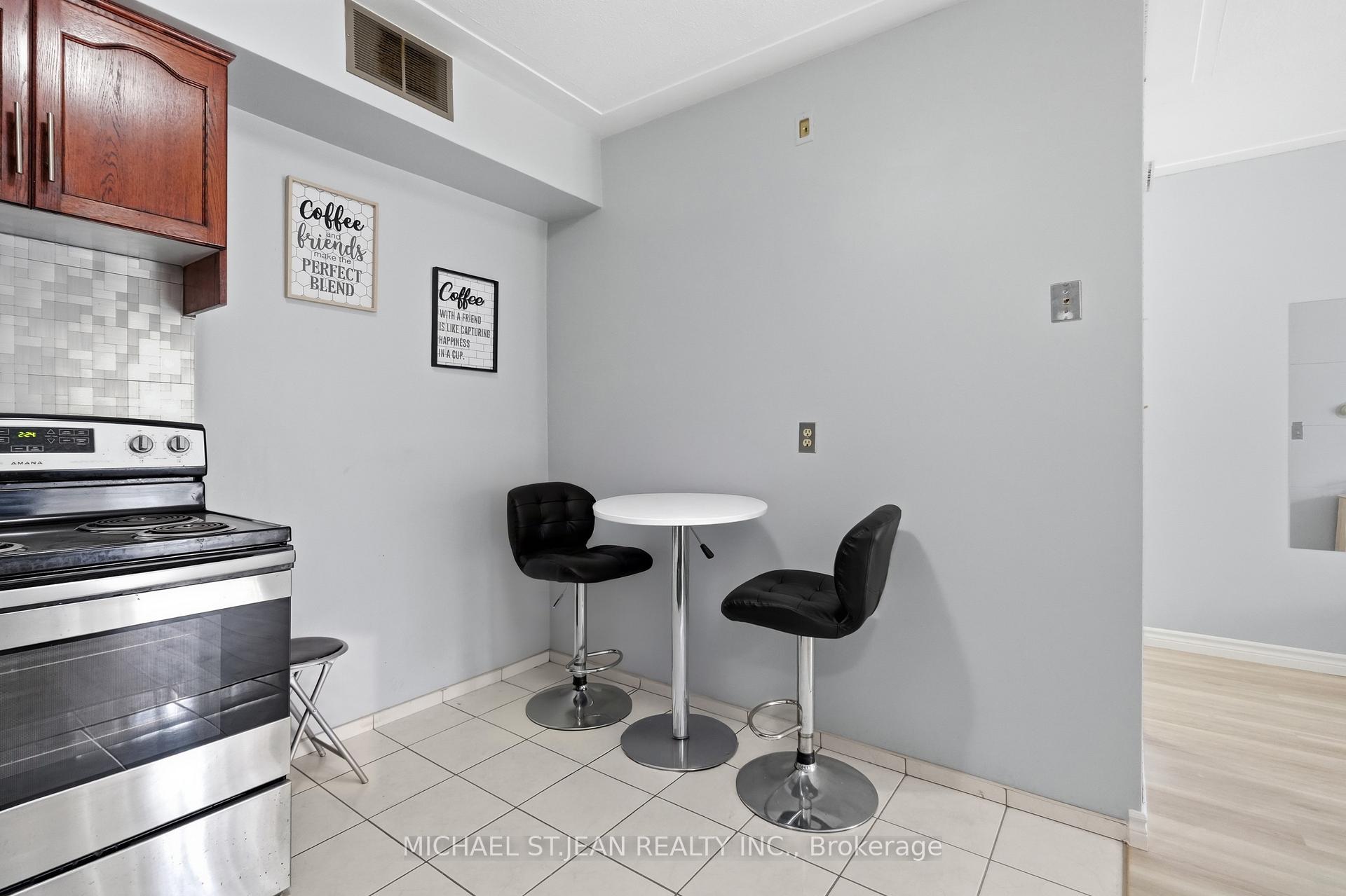 Photo 19 of 208-8 Woodman Drive, Hamilton, Corman — HOMEH
