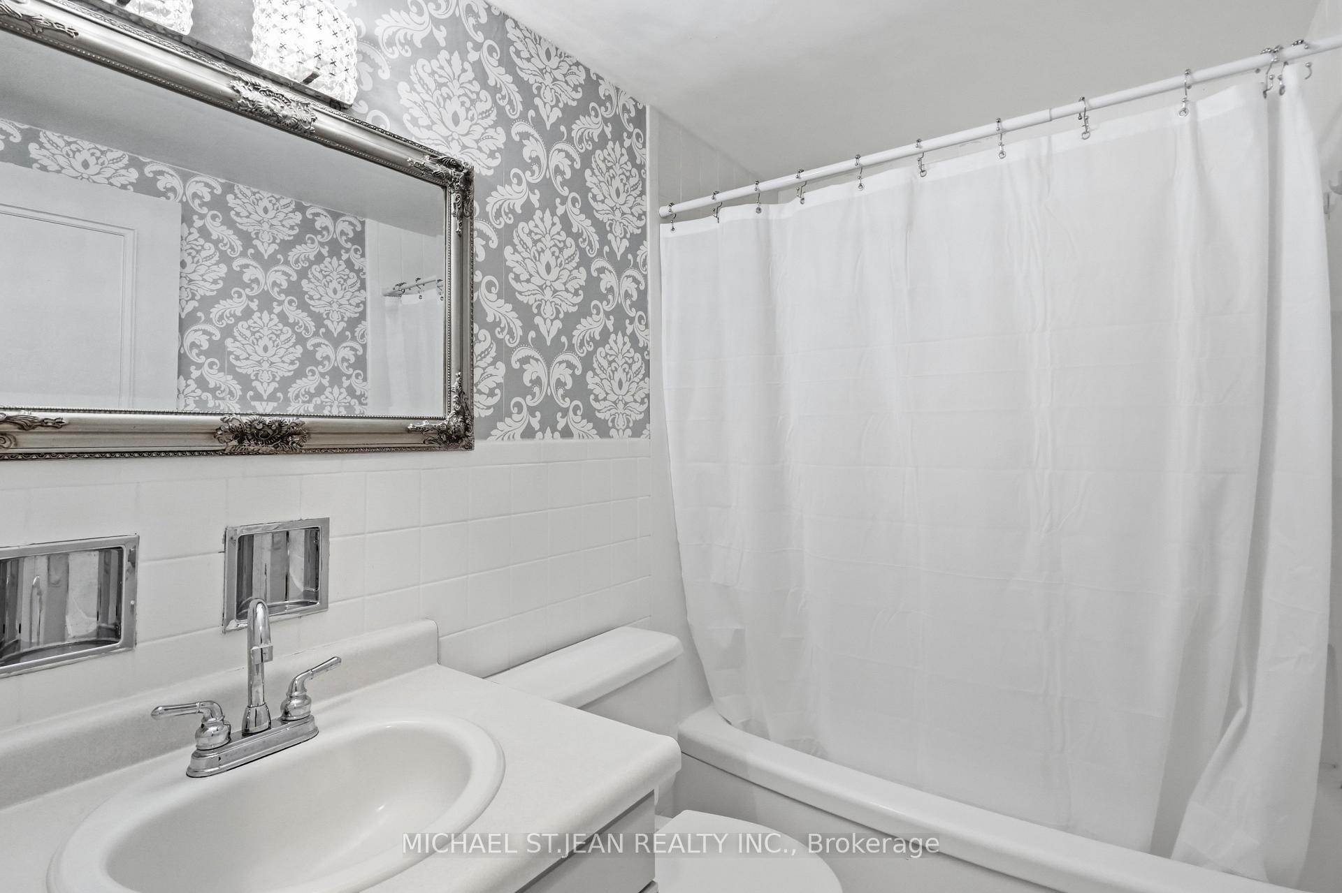 Photo 23 of 208-8 Woodman Drive, Hamilton, Corman — HOMEH