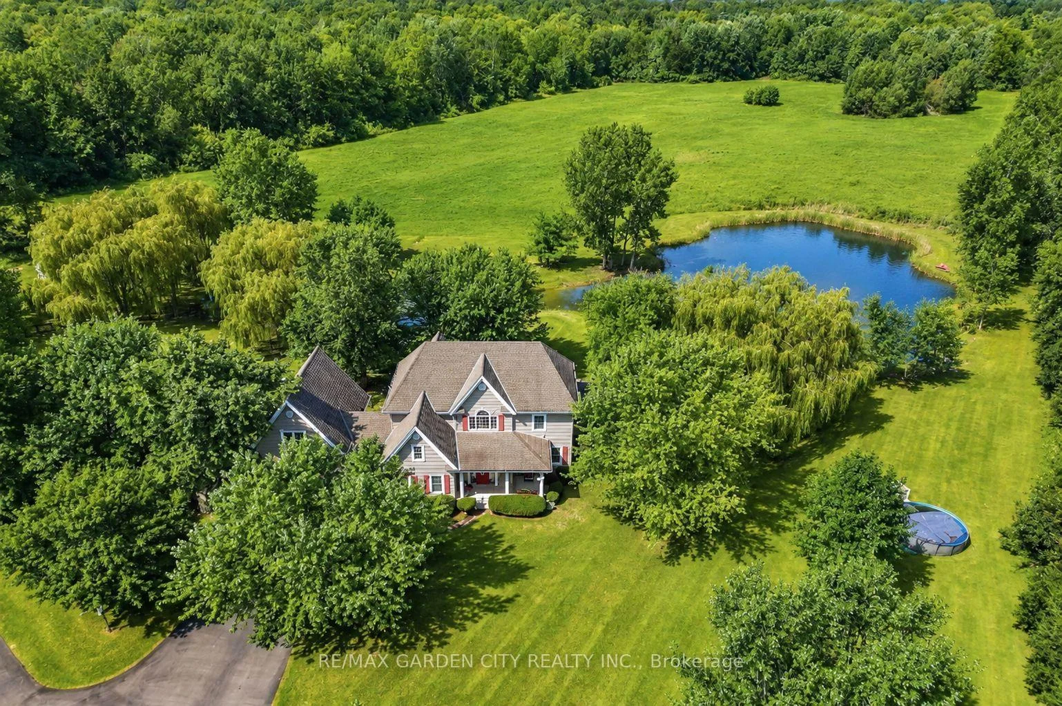 Photo of 413 8th Concession Road E