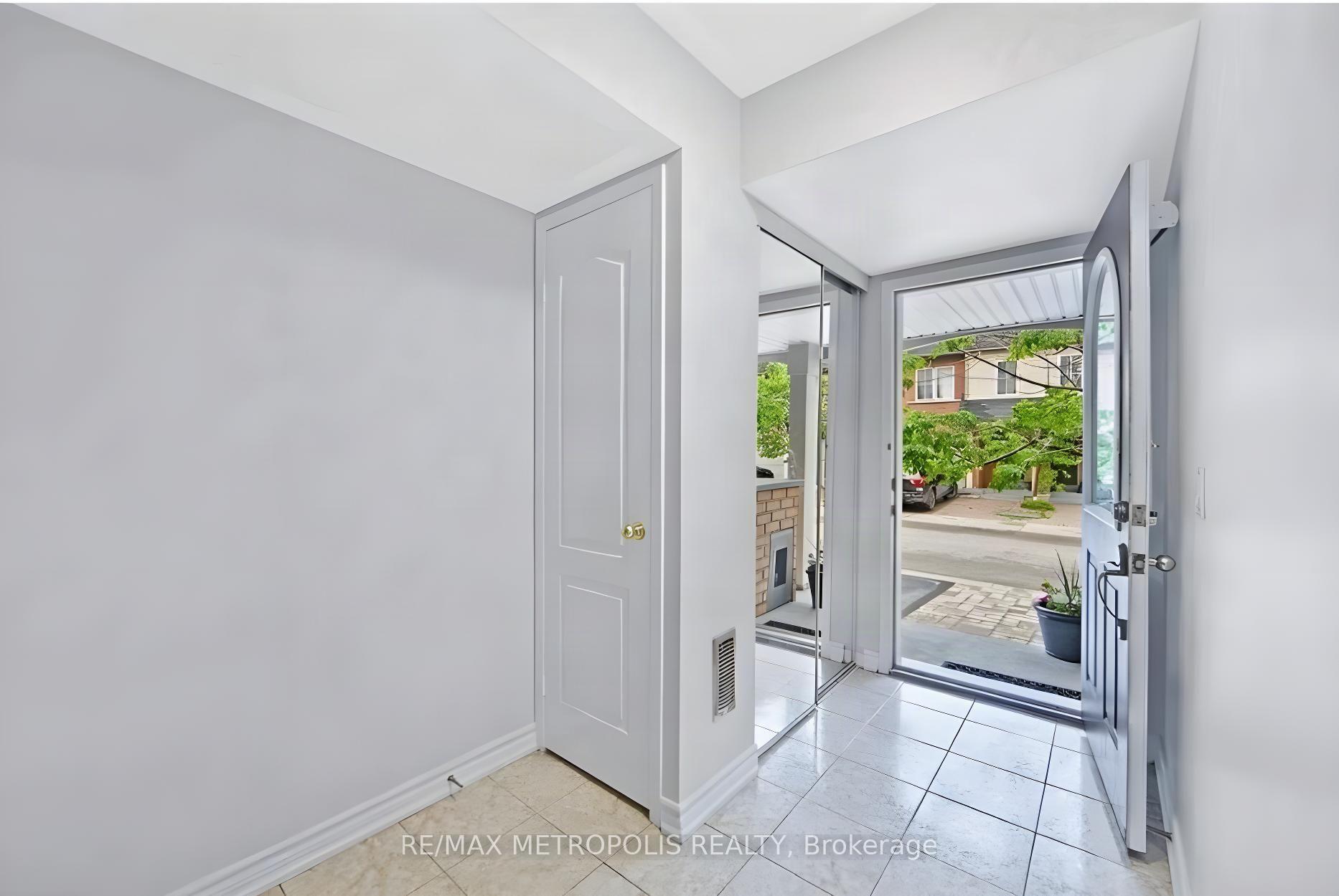 Photo 3 of 10 Pat Brooks Terrace, Scarborough, Dorset Park — HOMEH