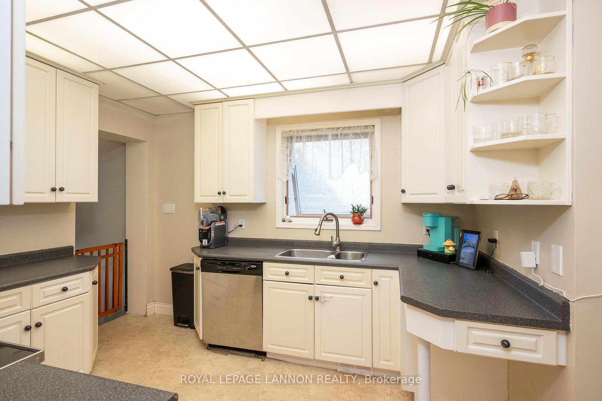 Photo 6 of 223 Marks St S, Thunder Bay, McKeller Park — HOMEH