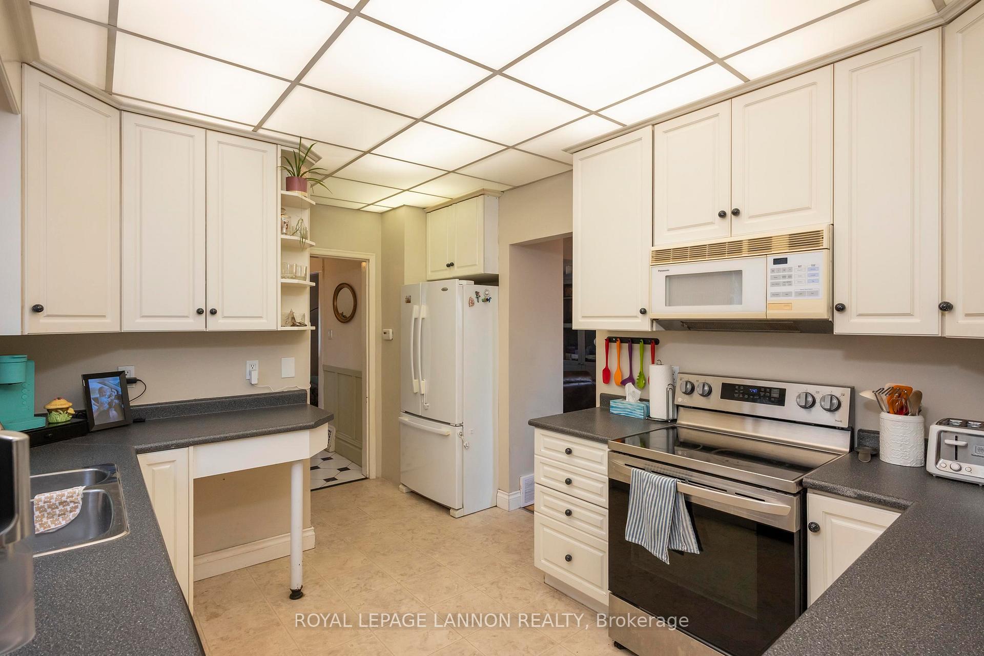 Photo 7 of 223 Marks St S, Thunder Bay, McKeller Park — HOMEH